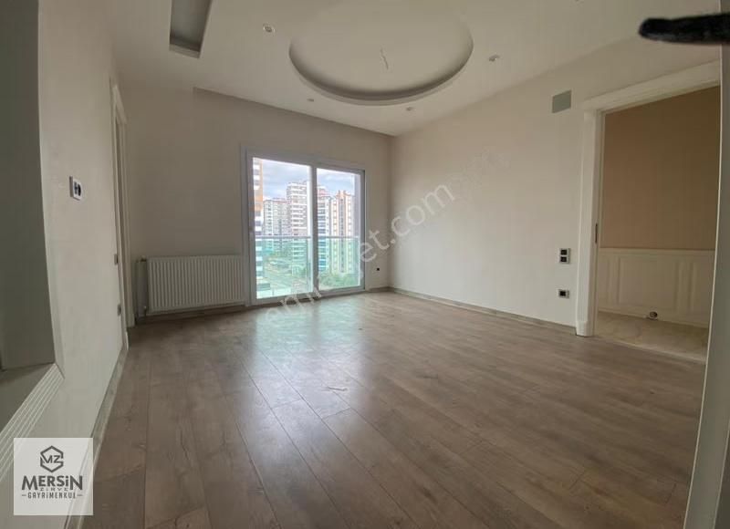 Mezitli Akdeniz Mahalesin'de Merkezi Konumlu Kiralık 5+1 Daire - Görsel 4