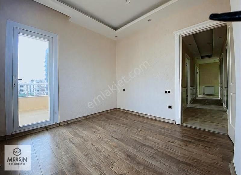 Mezitli Akdeniz Mahalesin'de Merkezi Konumlu Kiralık 5+1 Daire - Görsel 11