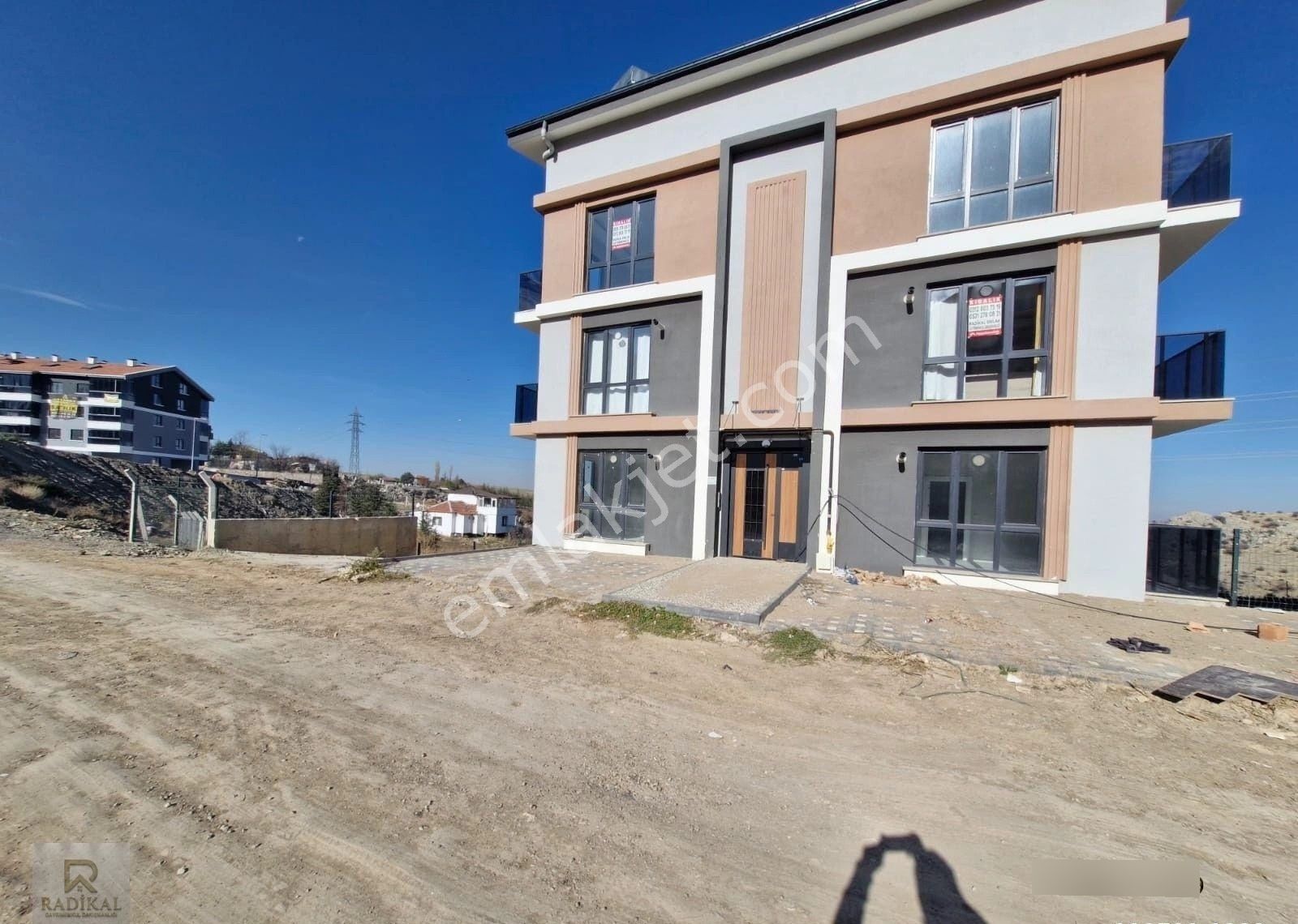 İncek Mahallesi Vakıflar Caddesinde Ara Katta Kiralık 1+1 Sıfır Suit Daire..... - Görsel 19