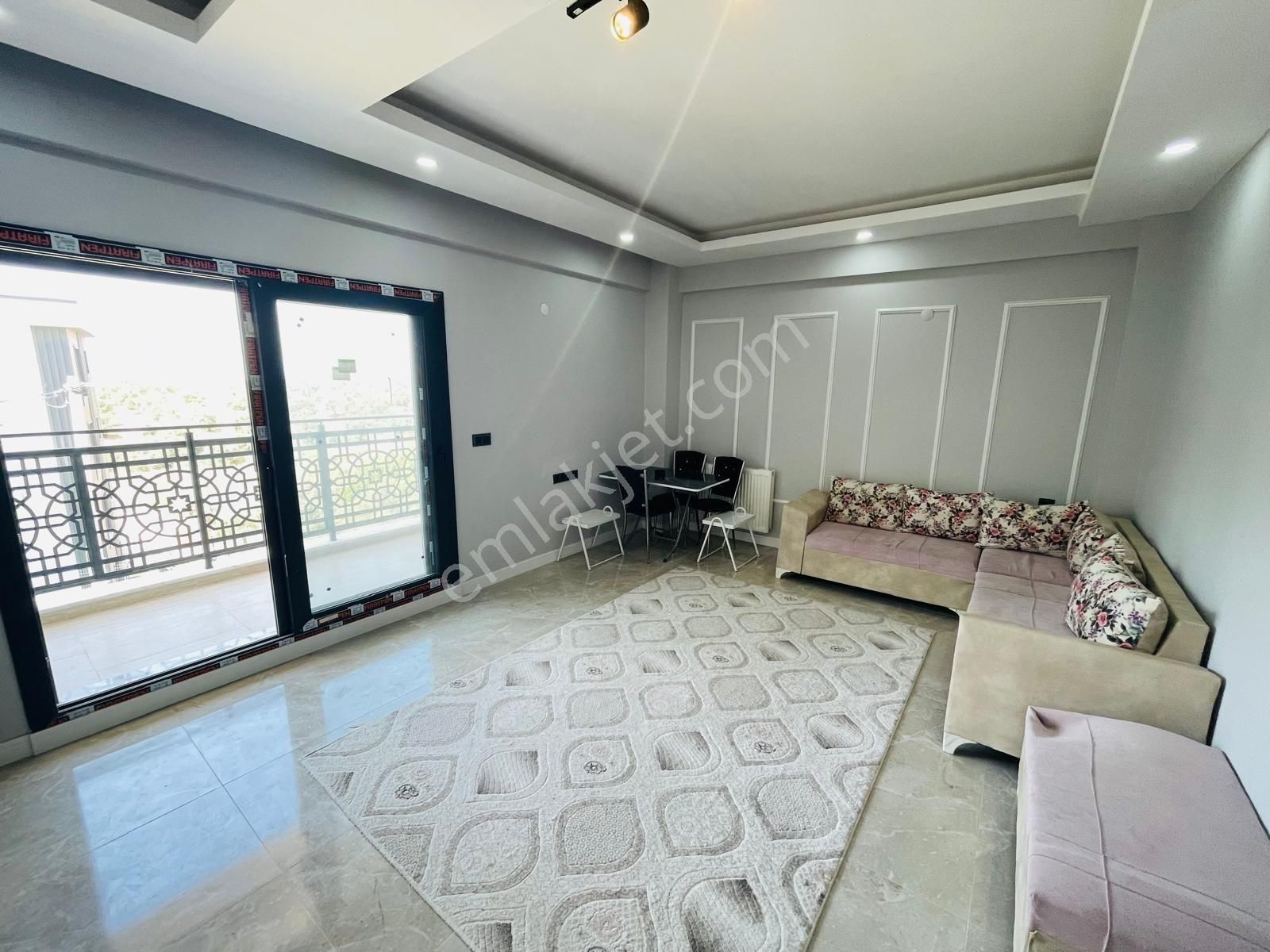 Kuşadası Merkezde Arakat Havuzlu Doğalgazlı Asansörlü 2+1 90m2 Daire - Görsel 8