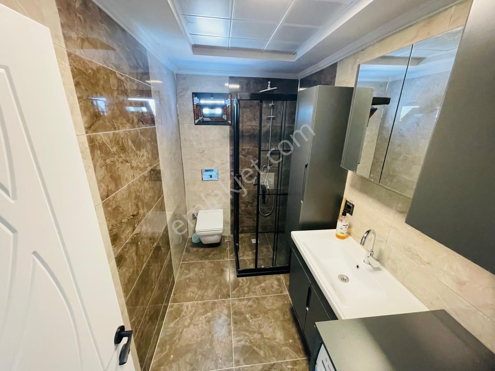 Kuşadası Merkezde Arakat Havuzlu Doğalgazlı Asansörlü 2+1 90m2 Daire - Görsel 5