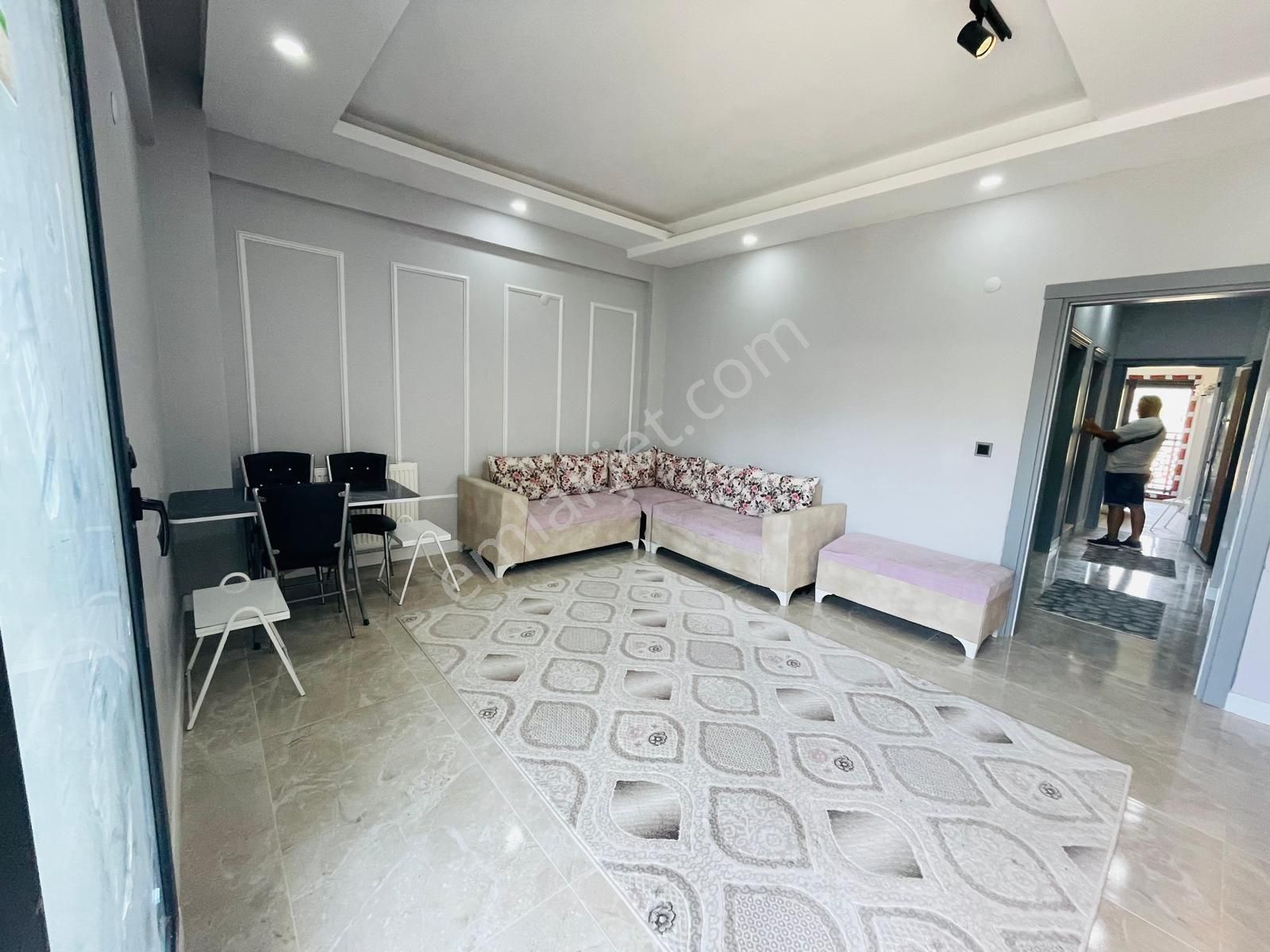 Kuşadası Merkezde Arakat Havuzlu Doğalgazlı Asansörlü 2+1 90m2 Daire - Görsel 6