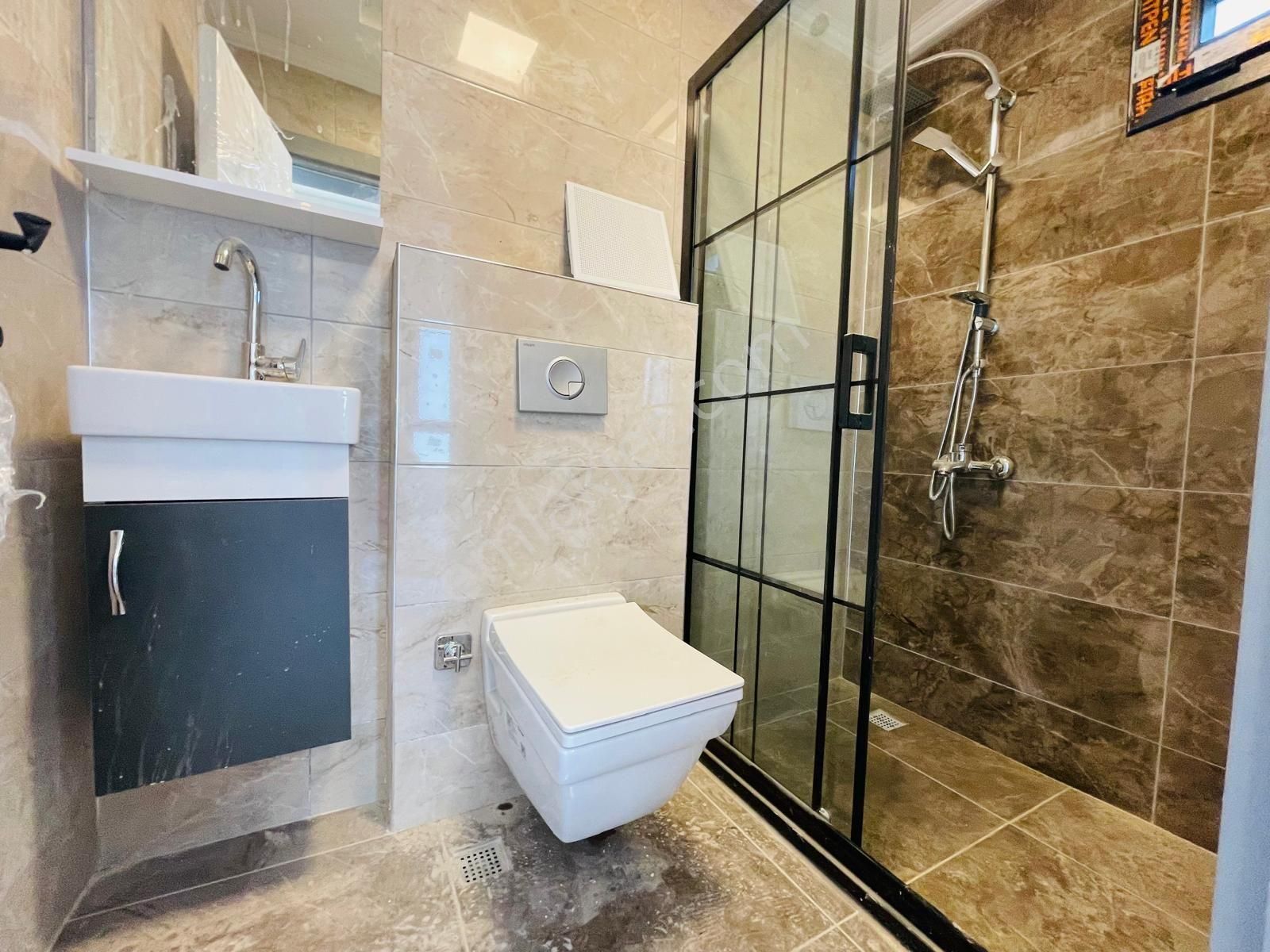 Kuşadası Merkezde Arakat Havuzlu Doğalgazlı Asansörlü 2+1 90m2 Daire - Görsel 12