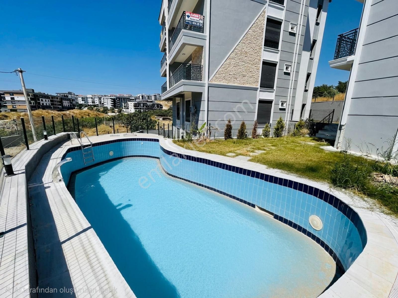 Kuşadası Merkezde Arakat Havuzlu Doğalgazlı Asansörlü 2+1 90m2 Daire - Görsel 15