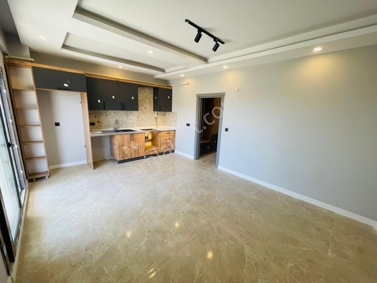 Kuşadası Merkezde Arakat Havuzlu Doğalgazlı Asansörlü 2+1 90m2 Daire - Görsel 16