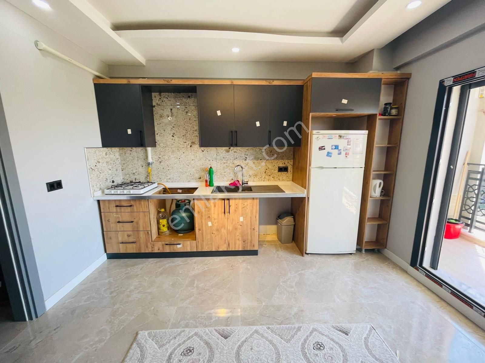 Kuşadası Merkezde Arakat Havuzlu Doğalgazlı Asansörlü 2+1 90m2 Daire - Görsel 24