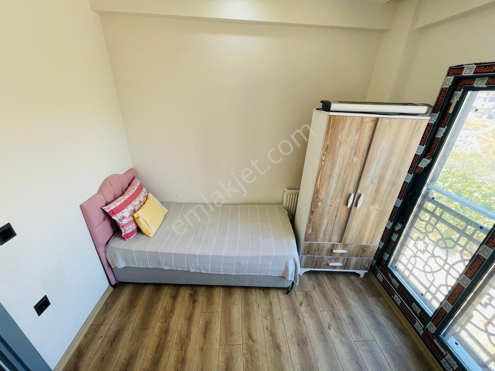 Kuşadası Merkezde Arakat Havuzlu Doğalgazlı Asansörlü 2+1 90m2 Daire - Görsel 25