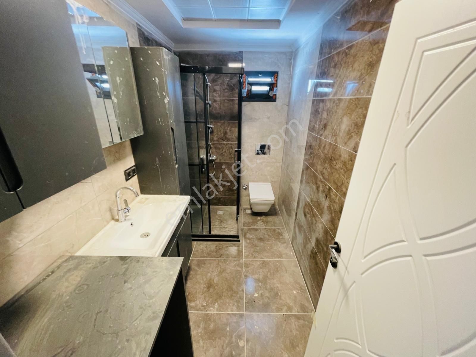 Kuşadası Merkezde Arakat Havuzlu Doğalgazlı Asansörlü 2+1 90m2 Daire - Görsel 20