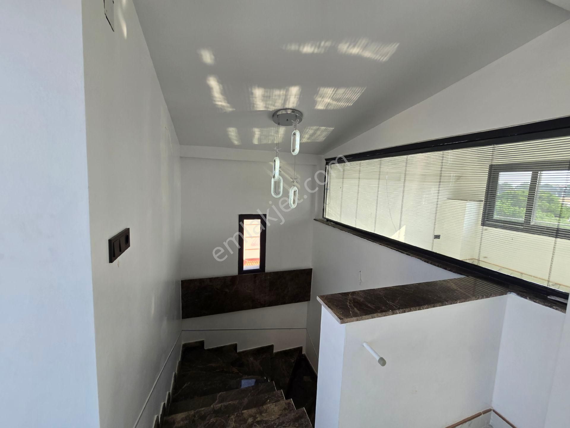 Kuşadası Kadınlar Denizinde Sahile 600mt Mesafede Tek Müstakil Özel Havuzlu Sıfır 4+1 180m2 Villa - Görsel 14