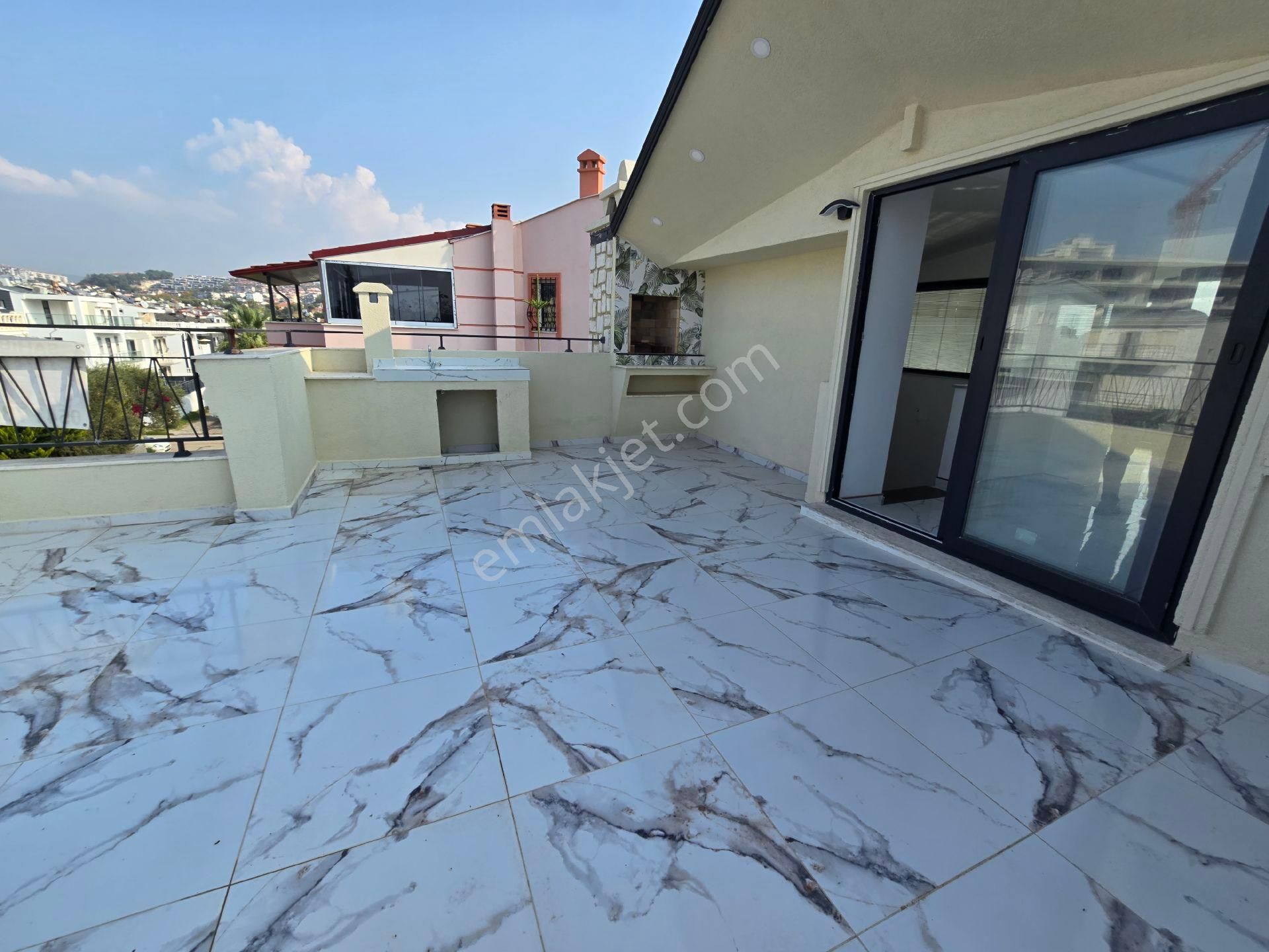 Kuşadası Kadınlar Denizinde Sahile 600mt Mesafede Tek Müstakil Özel Havuzlu Sıfır 4+1 180m2 Villa - Görsel 12