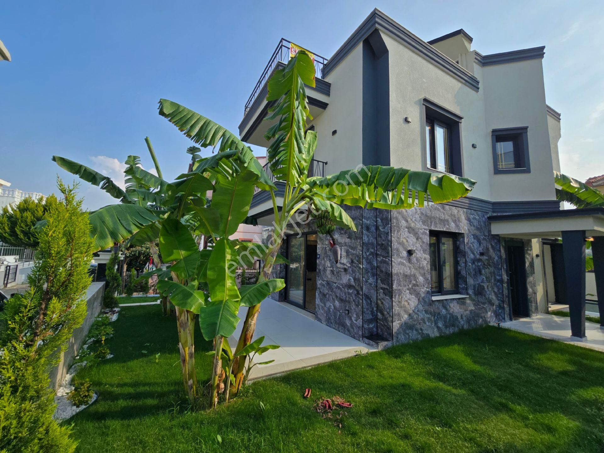 Kuşadası Kadınlar Denizinde Sahile 600mt Mesafede Tek Müstakil Özel Havuzlu Sıfır 4+1 180m2 Villa - Görsel 6