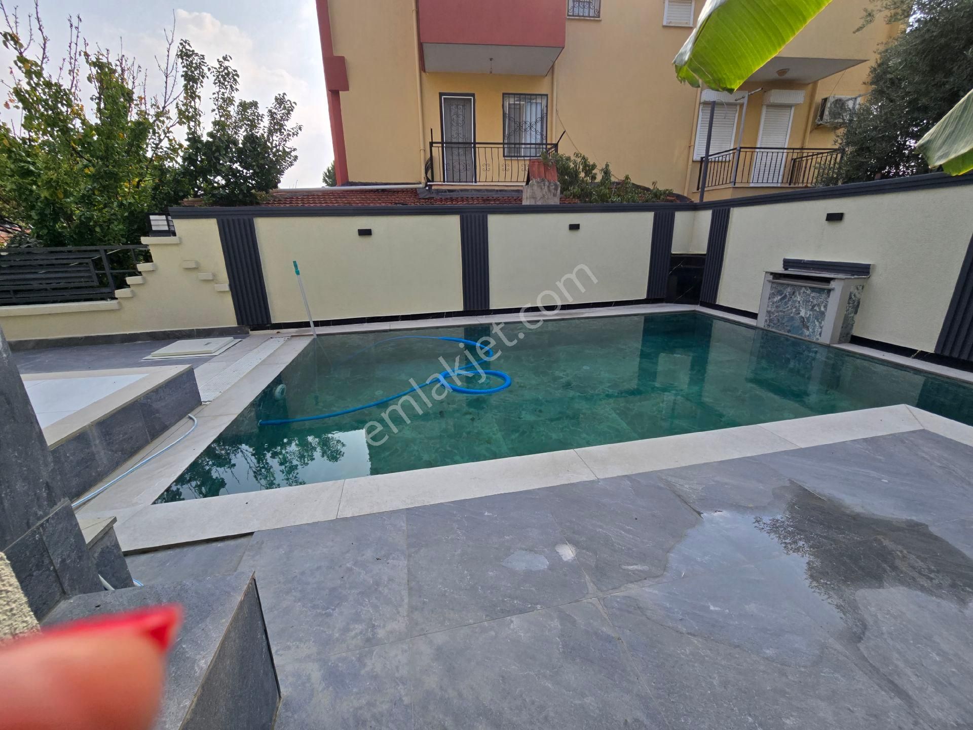 Kuşadası Kadınlar Denizinde Sahile 600mt Mesafede Tek Müstakil Özel Havuzlu Sıfır 4+1 180m2 Villa - Görsel 18