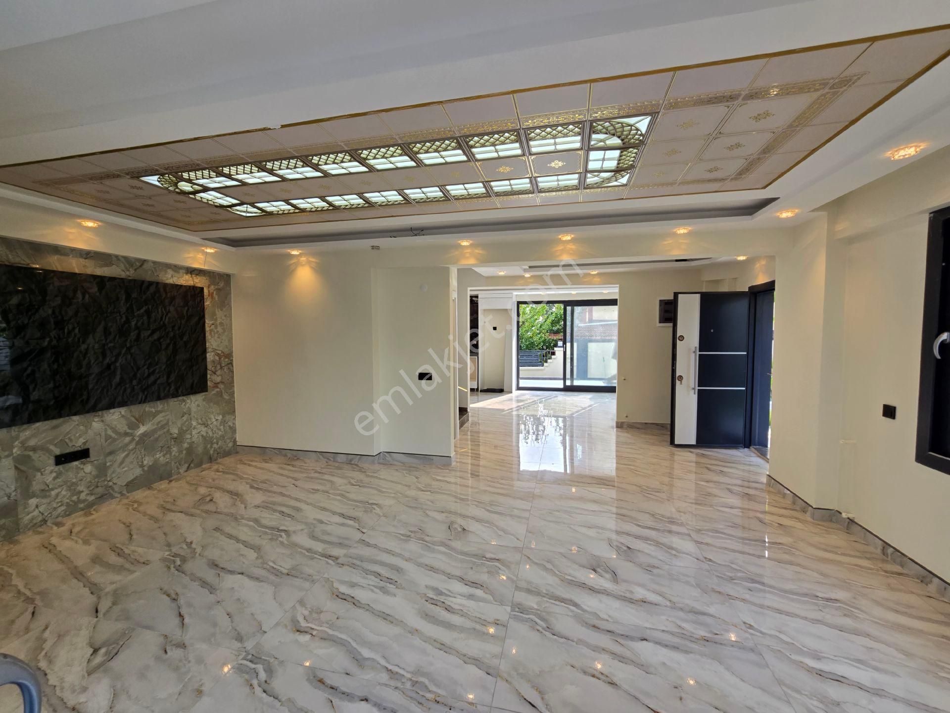 Kuşadası Kadınlar Denizinde Sahile 600mt Mesafede Tek Müstakil Özel Havuzlu Sıfır 4+1 180m2 Villa - Görsel 8