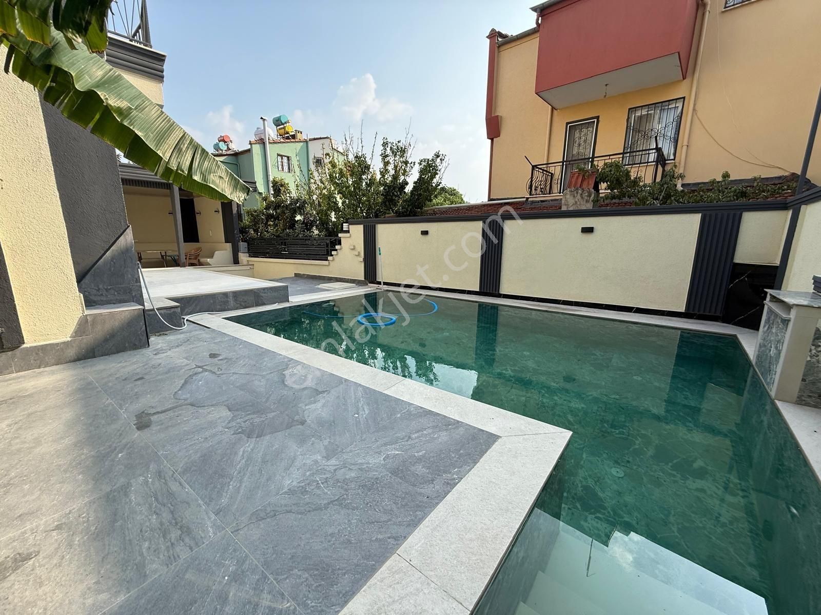 Kuşadası Kadınlar Denizinde Sahile 600mt Mesafede Tek Müstakil Özel Havuzlu Sıfır 4+1 180m2 Villa - Görsel 3