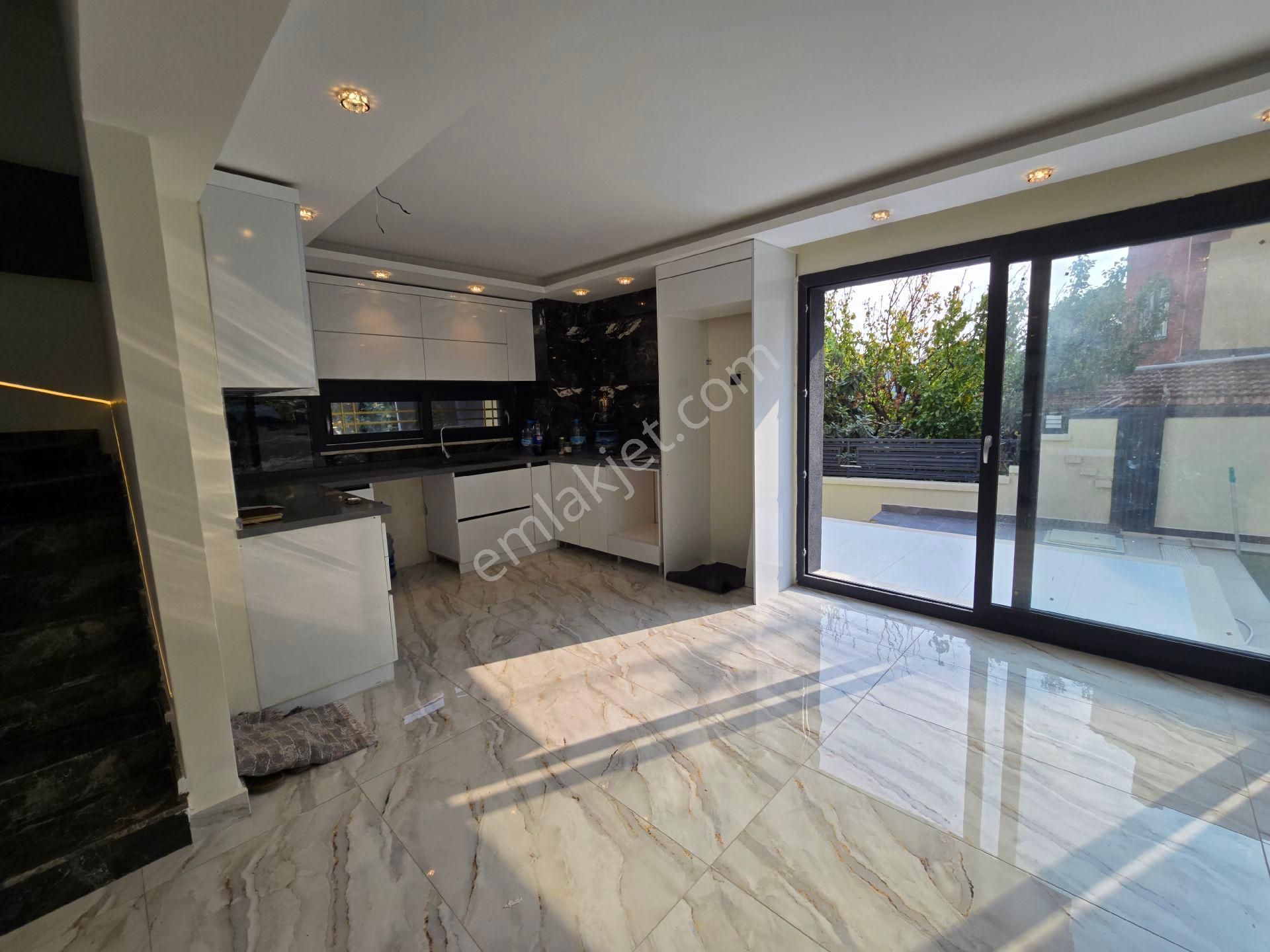 Kuşadası Kadınlar Denizinde Sahile 600mt Mesafede Tek Müstakil Özel Havuzlu Sıfır 4+1 180m2 Villa - Görsel 10