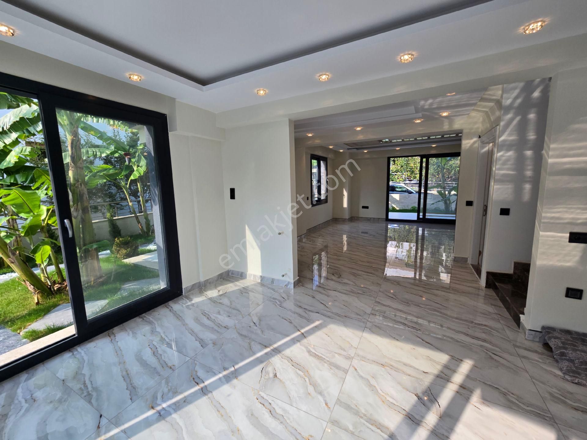 Kuşadası Kadınlar Denizinde Sahile 600mt Mesafede Tek Müstakil Özel Havuzlu Sıfır 4+1 180m2 Villa - Görsel 9