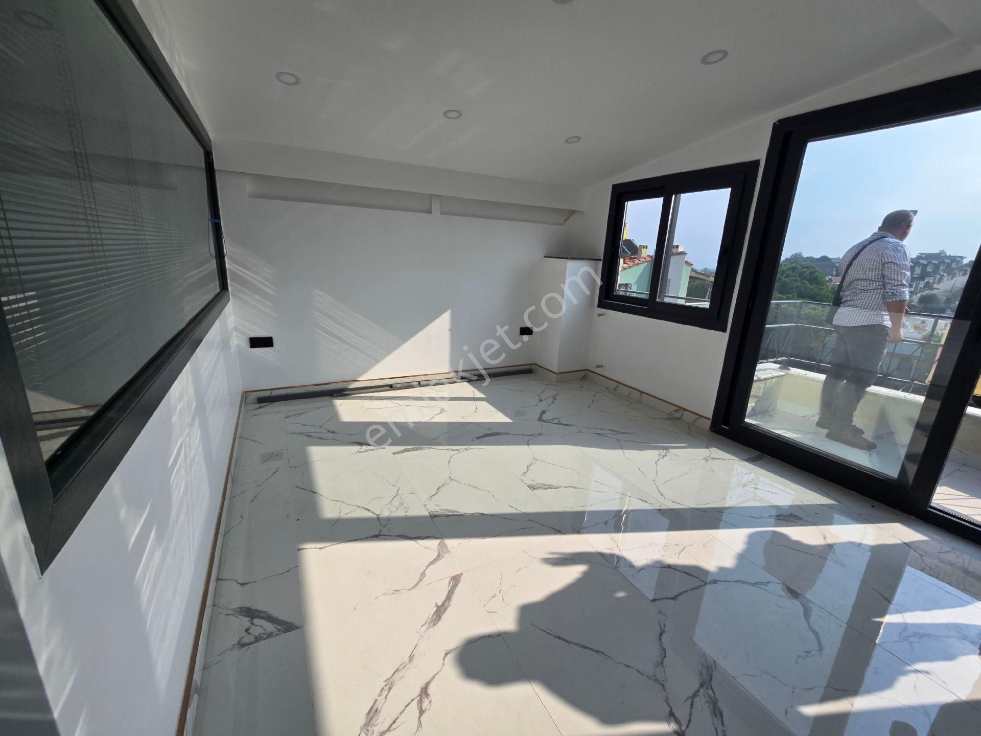 Kuşadası Kadınlar Denizinde Sahile 600mt Mesafede Tek Müstakil Özel Havuzlu Sıfır 4+1 180m2 Villa - Görsel 13