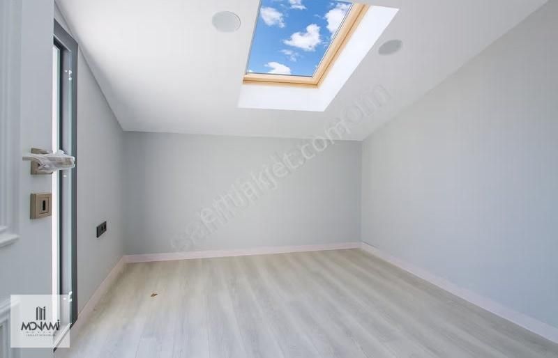 Sahile 100mt Merkezde 5+1 230m2 Teraslı Doğalgazlı Otoparklı - Görsel 4