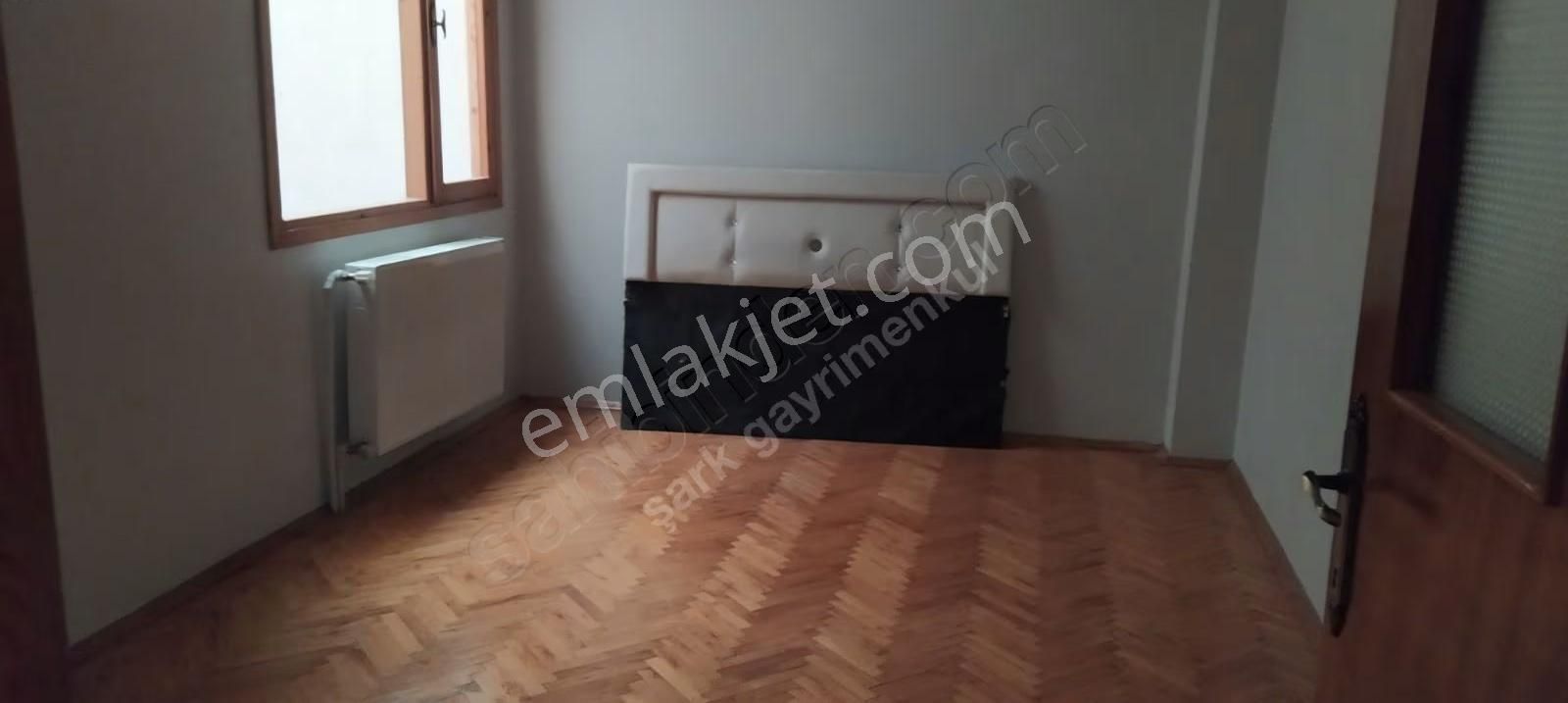 Rüstempaşa Mahallesi'nde 3+1 Geniş Daire - Görsel 11