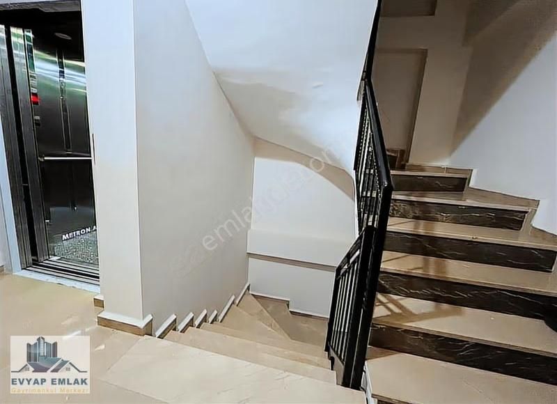 Kumburgaz Sahilinde Denize Sadece 50 Metre Mesafede 2+1 4 Yıllık - Görsel 14