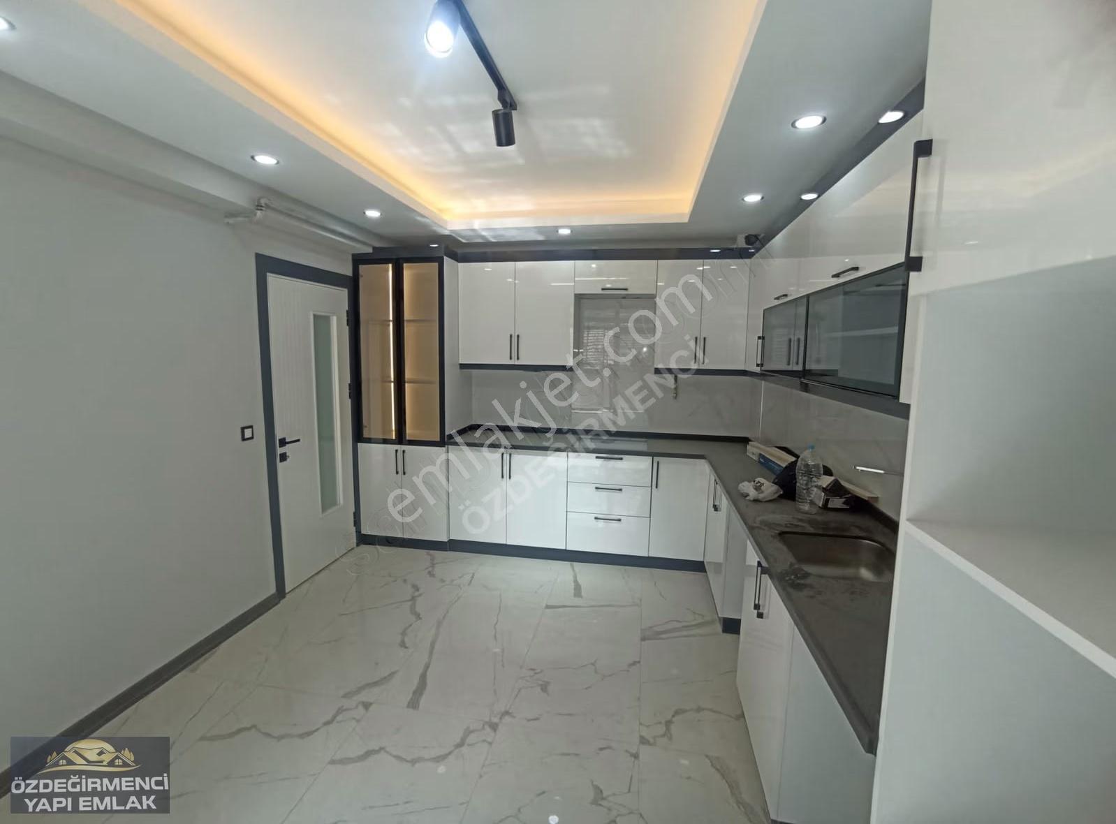 Özdeğirmenci Yapı Emlaktan Satılık 160 M2 3+1 Daire - Görsel 5