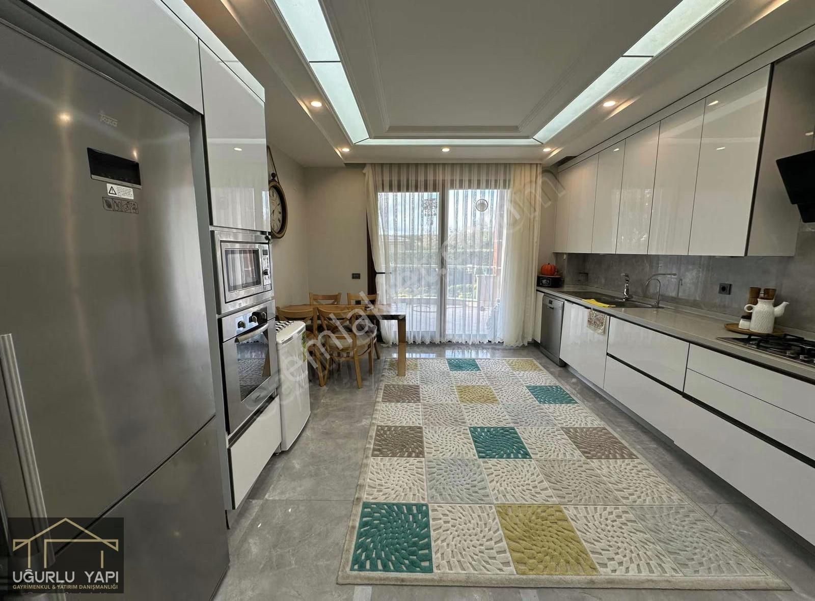 Uğurlu'dan Lüks Ve Modern Aile Sitesinde Kiralık 4+1 215m2 Daire - Görsel 15