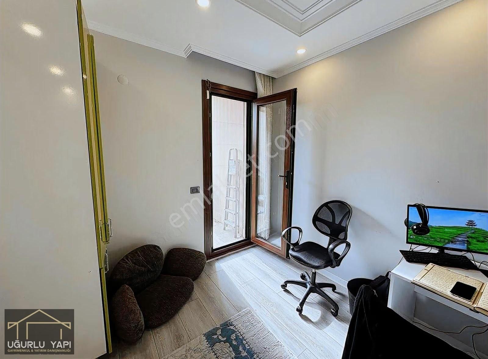 Uğurlu'dan Lüks Ve Modern Aile Sitesinde Kiralık 4+1 215m2 Daire - Görsel 9