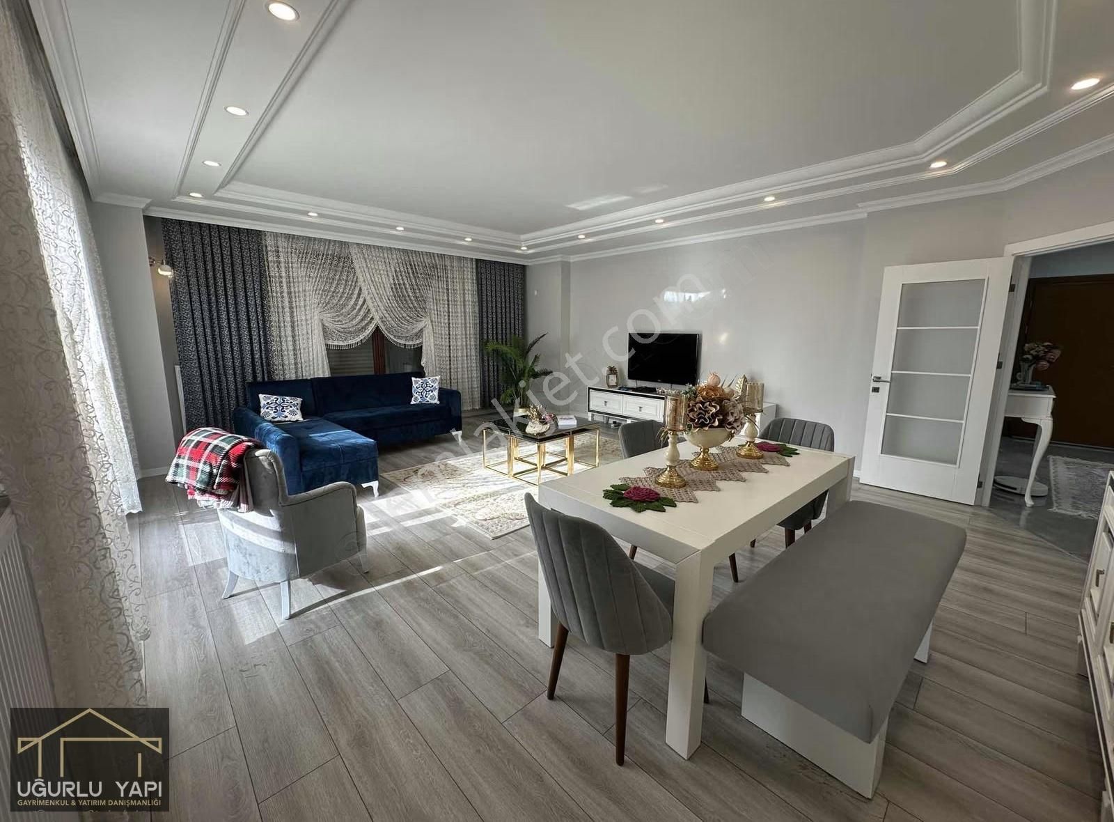 Uğurlu'dan Lüks Ve Modern Aile Sitesinde Kiralık 4+1 215m2 Daire - Görsel 33