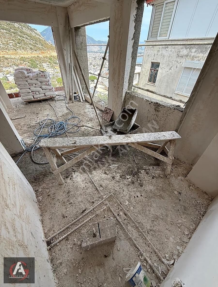 Faruk Arısandan Kaya Zeminde Panaromik Deniz Manzaralı 2+1 Daire