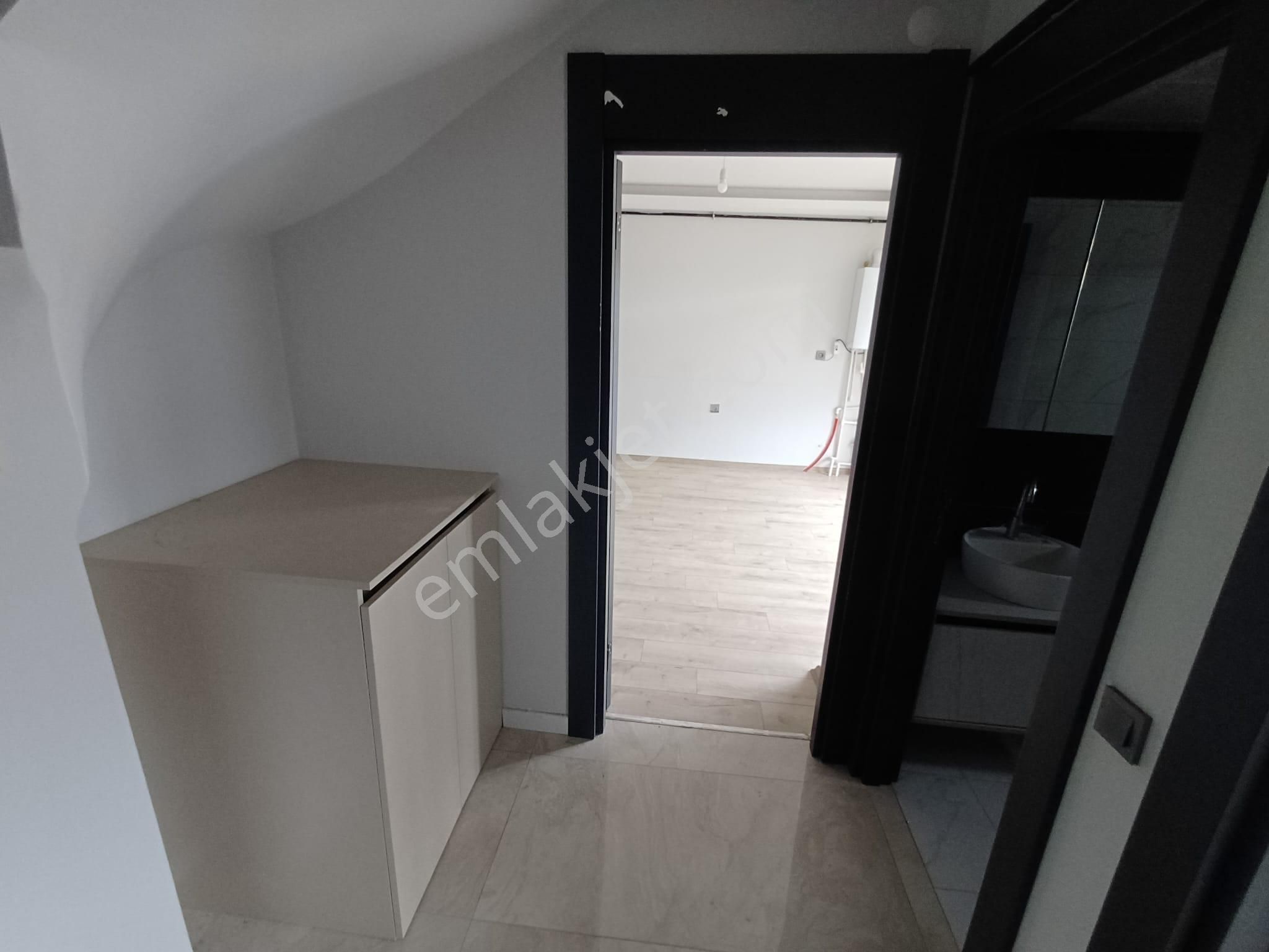 İncek De Bulvara Üniversitelere Yakın Kombili Asansörlü Otoparklı 3+1 Kiralık Dubleks Daire - Görsel 18