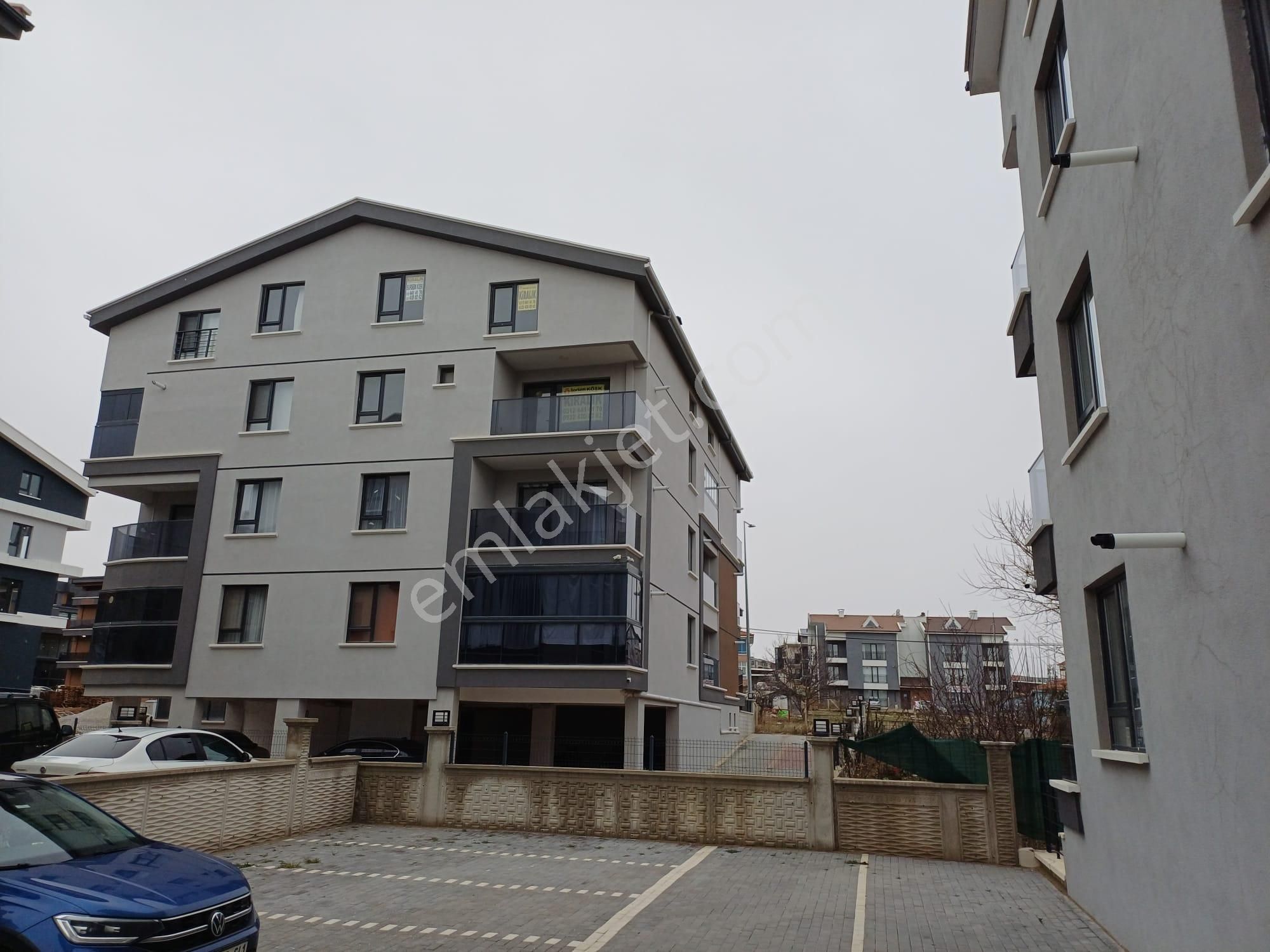 İncek De Bulvara Üniversitelere Yakın Kombili Asansörlü Otoparklı 3+1 Kiralık Dubleks Daire