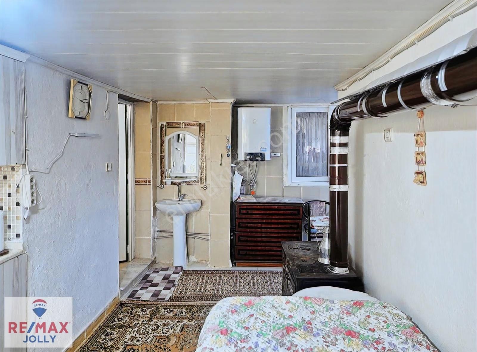 İzmir Bayındır Zeytinova Mah. 2+2 Satılık Avlulu İki Kat Köy Evi - Görsel 9