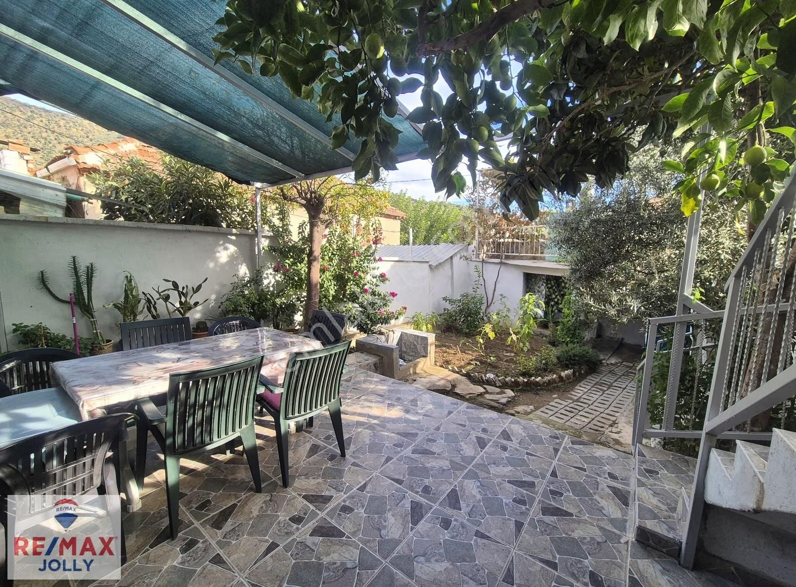 İzmir Bayındır Zeytinova Mah. 2+2 Satılık Avlulu İki Kat Köy Evi - Görsel 12