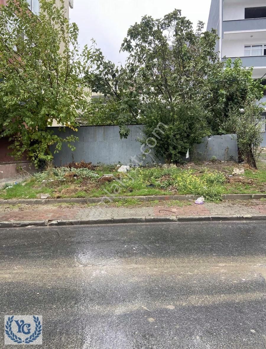 Yarımburgaz'da Satılık 300 M2 Arsa