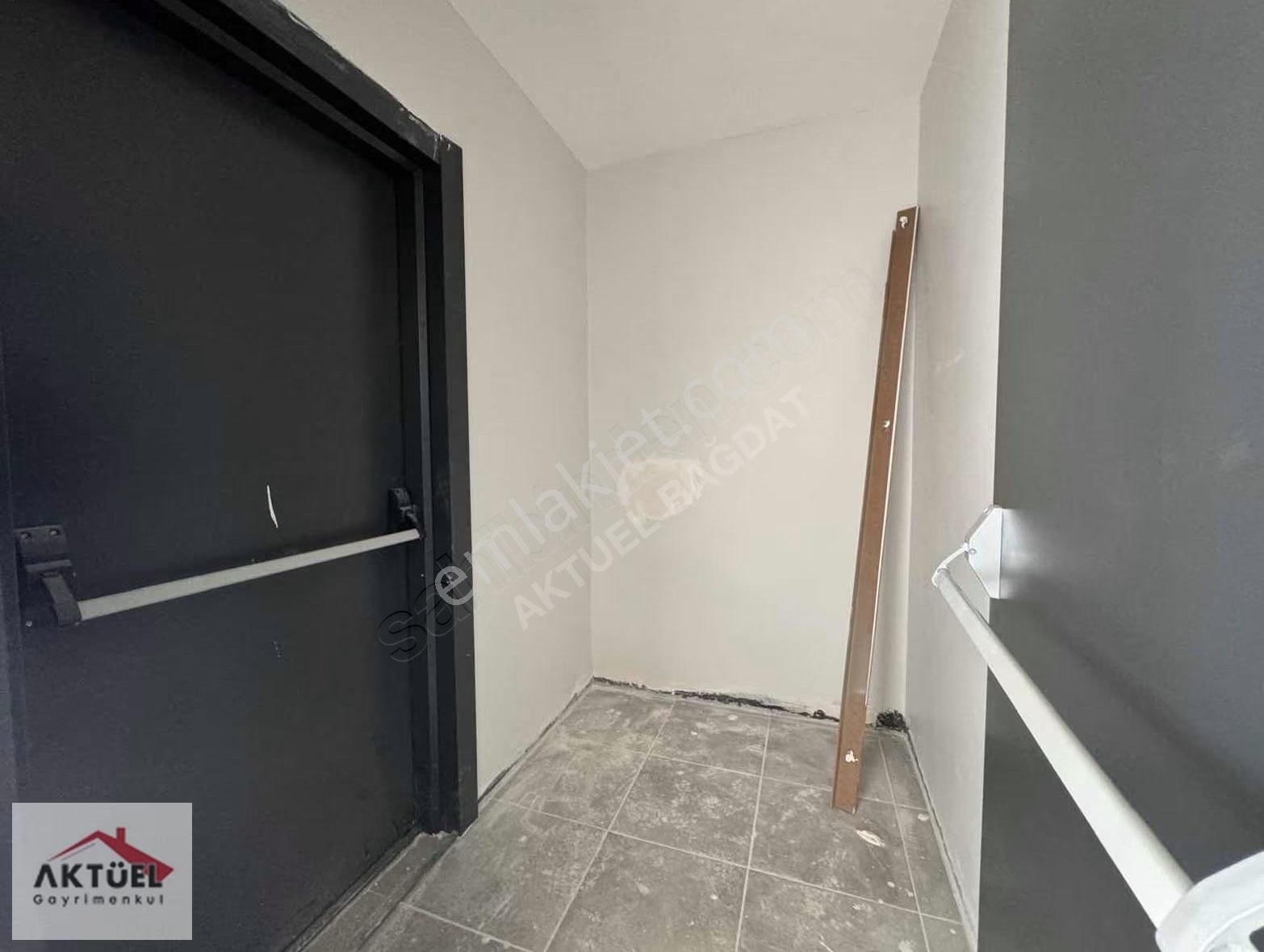 Göztepe'de Marmaraya Yakın Sıfır Bina 140 M2 Balkonlu Lüx 3+1 - Görsel 14