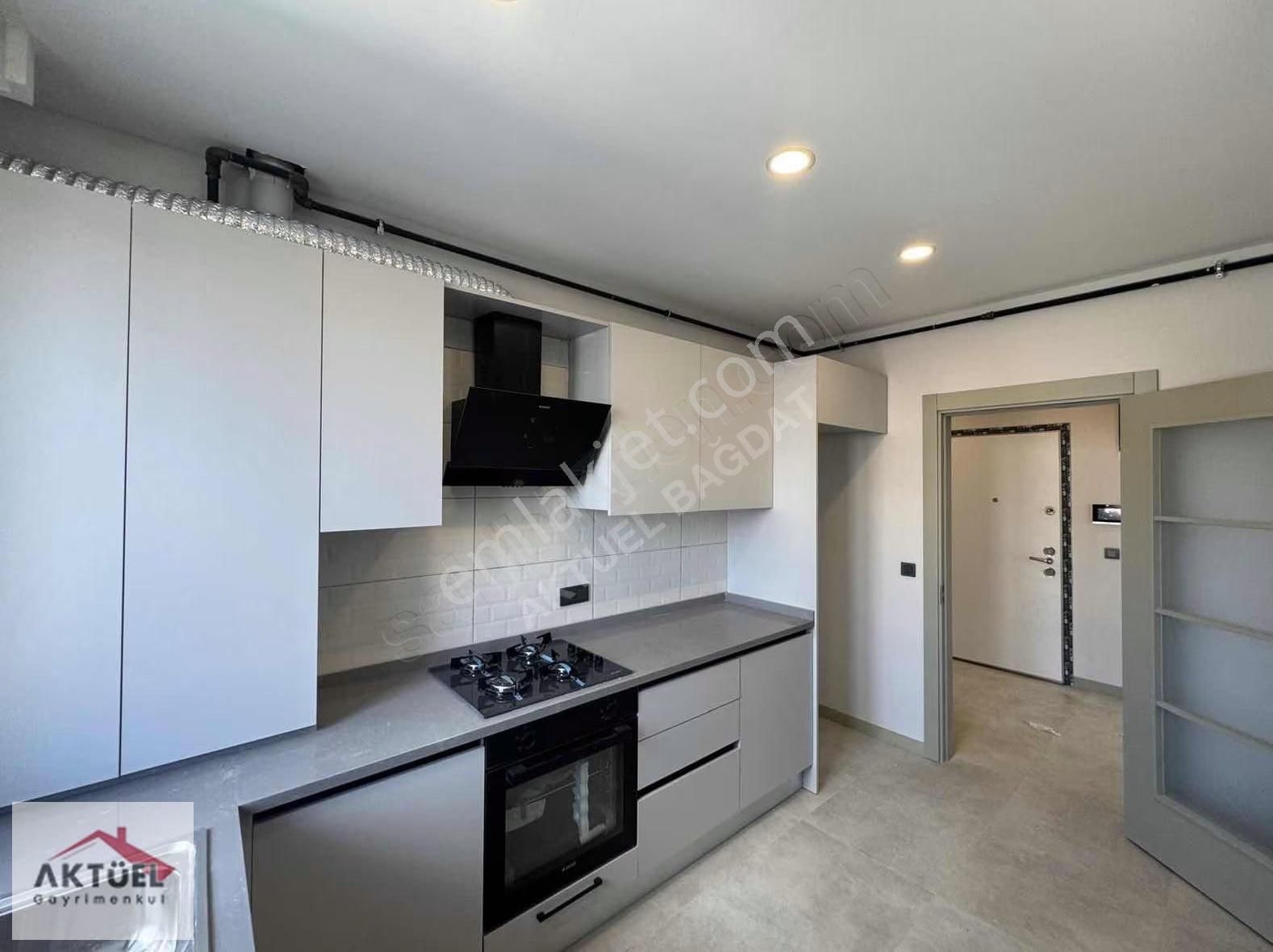 Göztepe'de Marmaraya Yakın Sıfır Bina 140 M2 Balkonlu Lüx 3+1 - Görsel 30