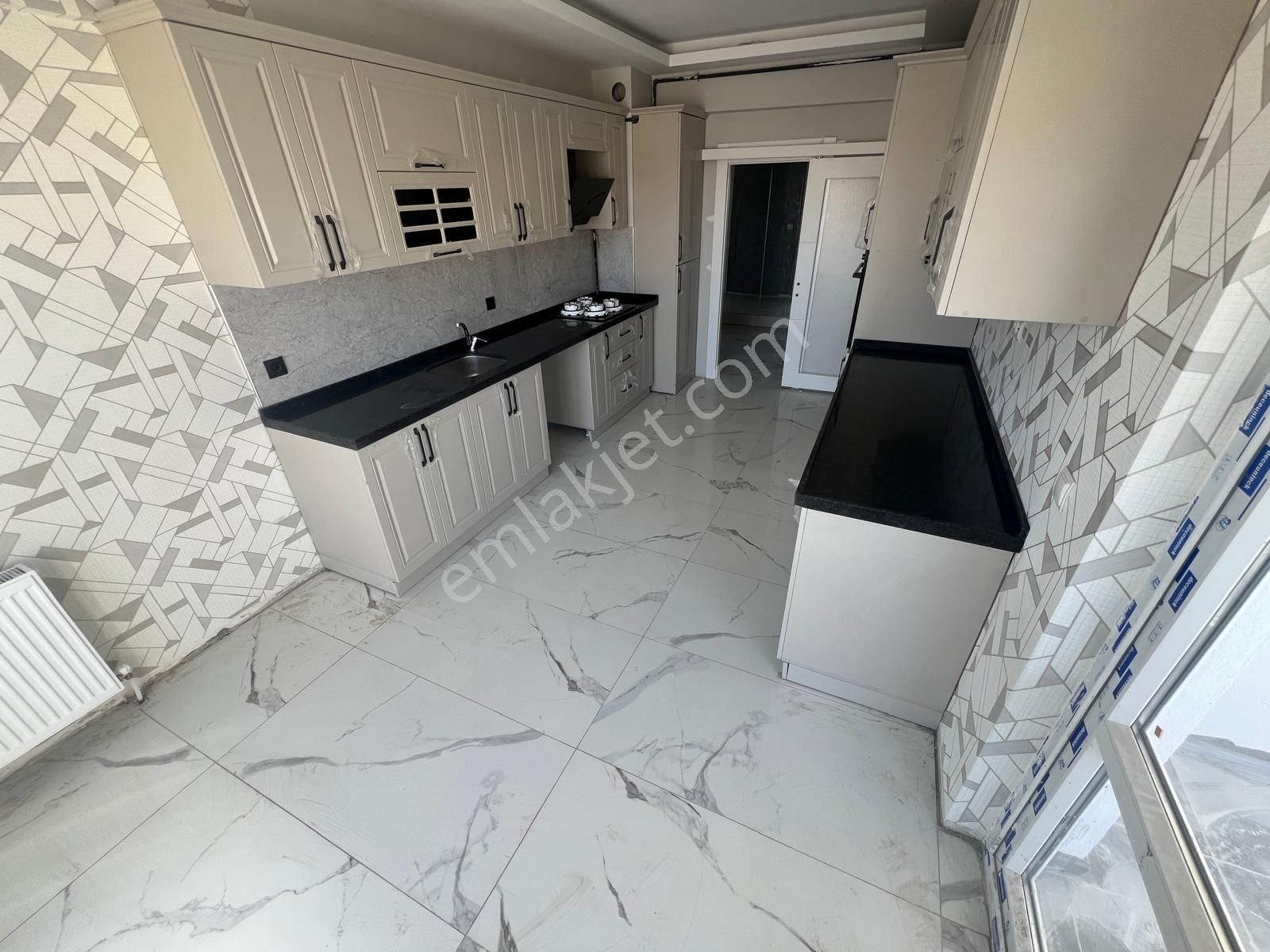 Sincan Saraycık'da 150m2 Ebevyn Banyolu Klerli Satılık 4+1 Daire - Görsel 3