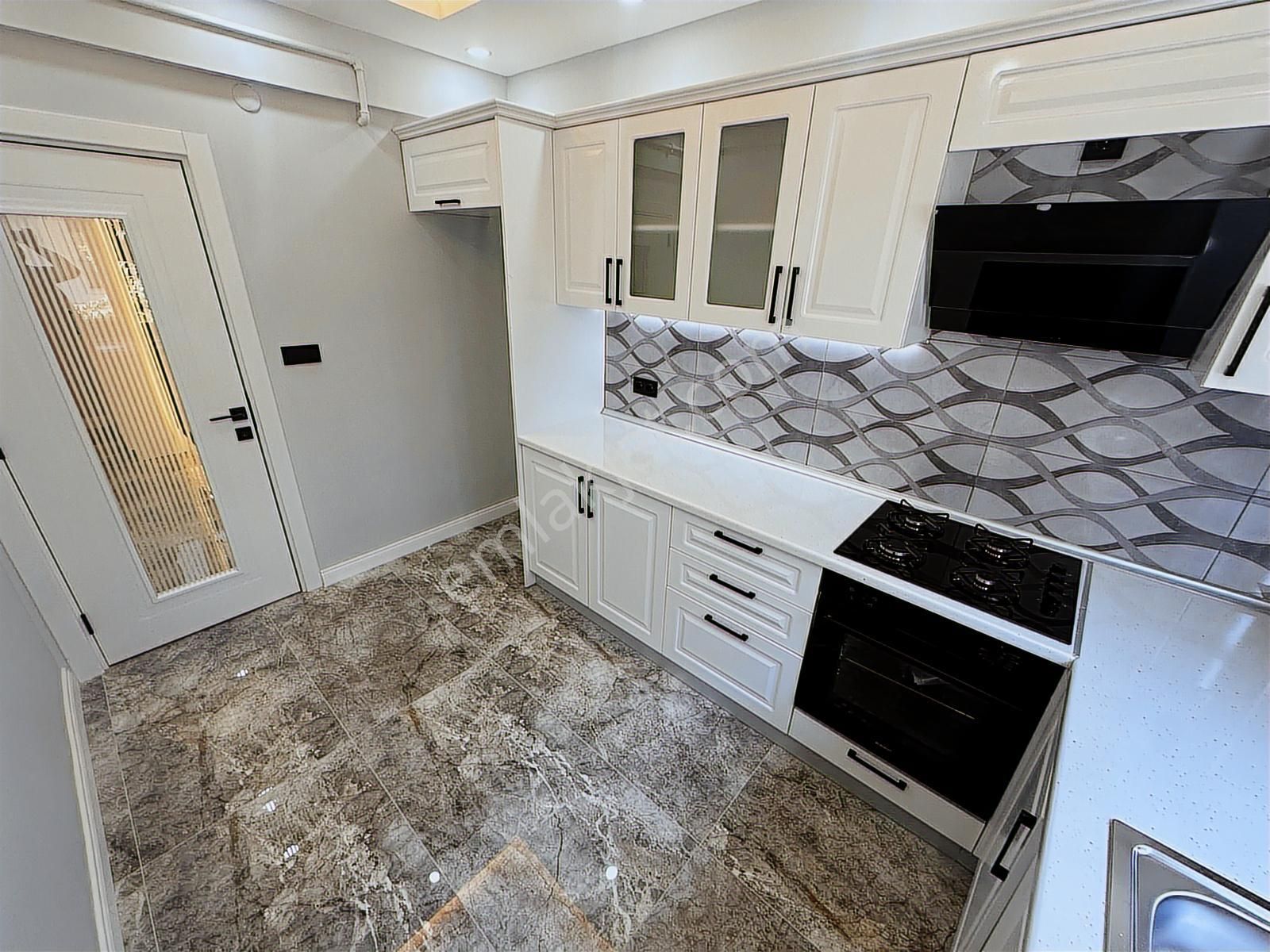 Tamiş'den Küçükyalı'da Asansörlü Çift Banyolu 1.kat Ön Cephe 3+1 - Görsel 26