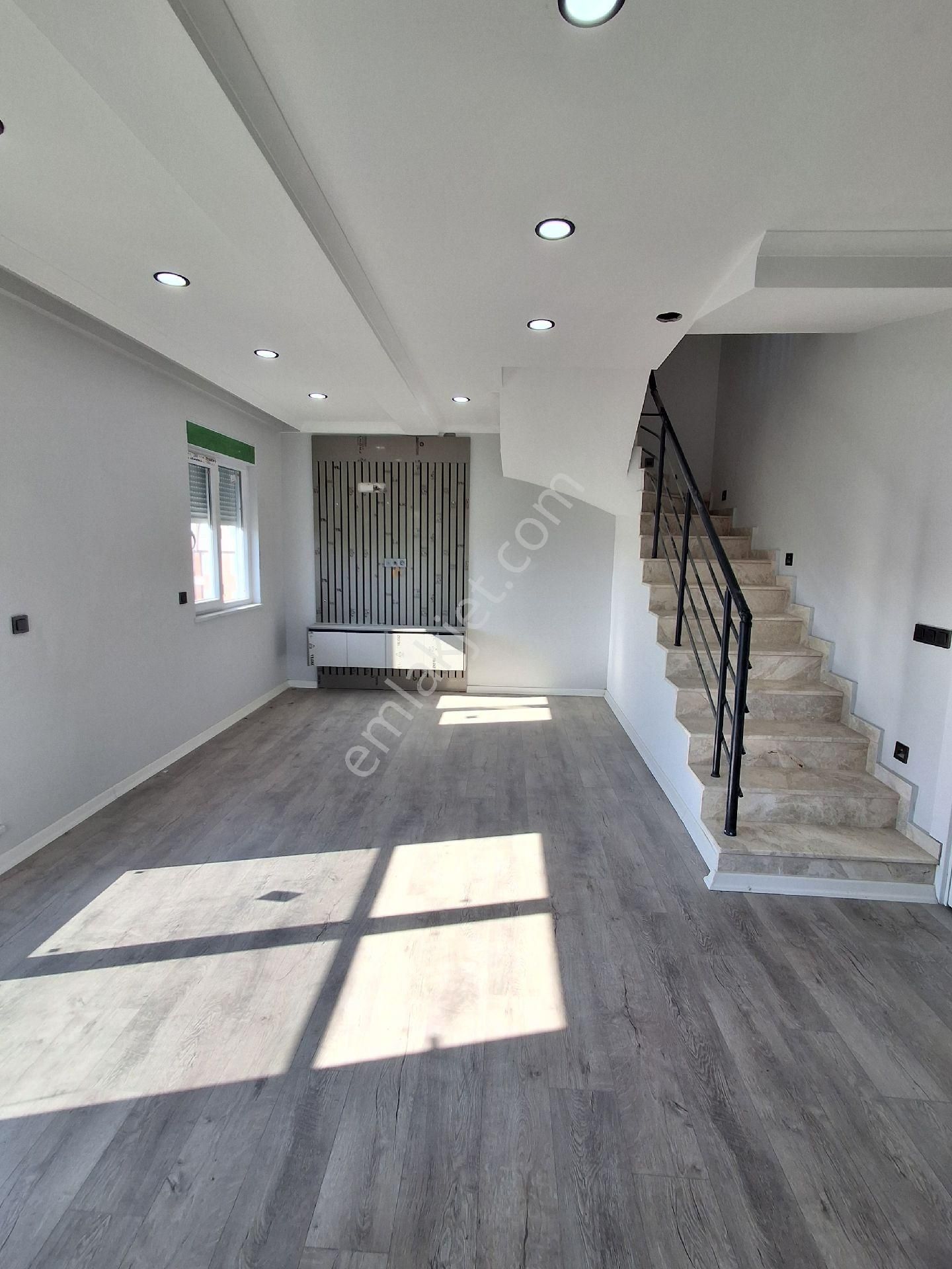 Ilıca'da Merkezi Konumda Satılık 4+1 Dubleks - Görsel 2