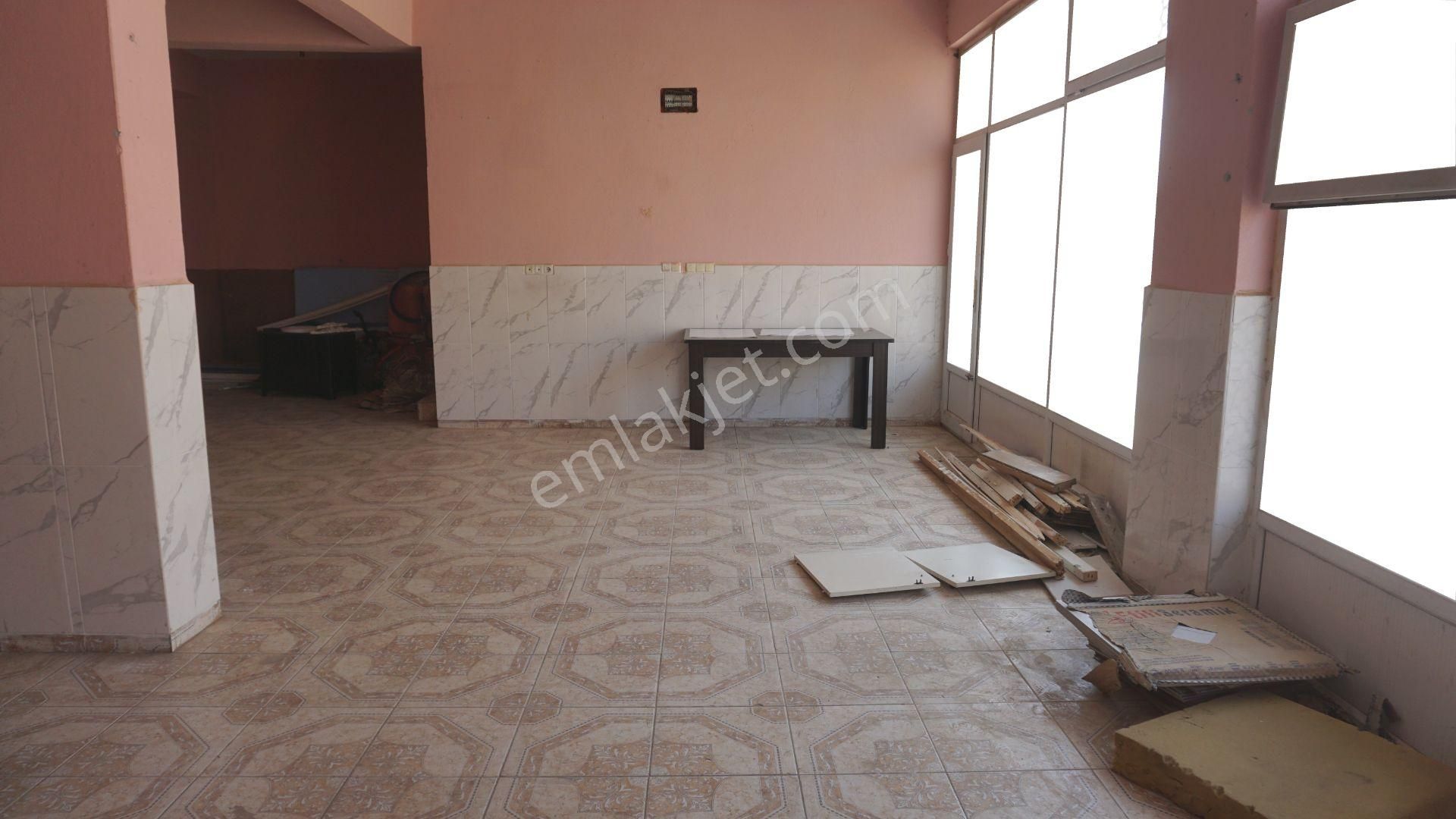 Asarlıkda Kiralık Dükkan 140 M2 Wc Li Çiğli Serkan Emlak Dan - Görsel 3