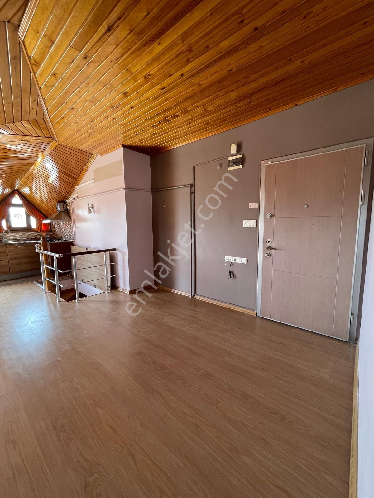 Emlak Dünyasından Küçükyalıda Atatürk Caddesinde Ön Köşe Cephe Etrafı Açık Lüx 3+2 Dublex - Görsel 3