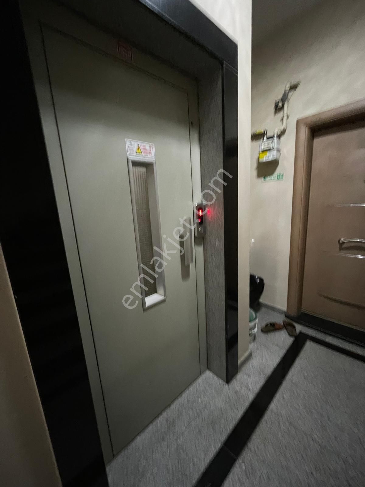 Emlak Dünyasından Küçükyalıda Atatürk Caddesinde Ön Köşe Cephe Etrafı Açık Lüx 3+2 Dublex - Görsel 28