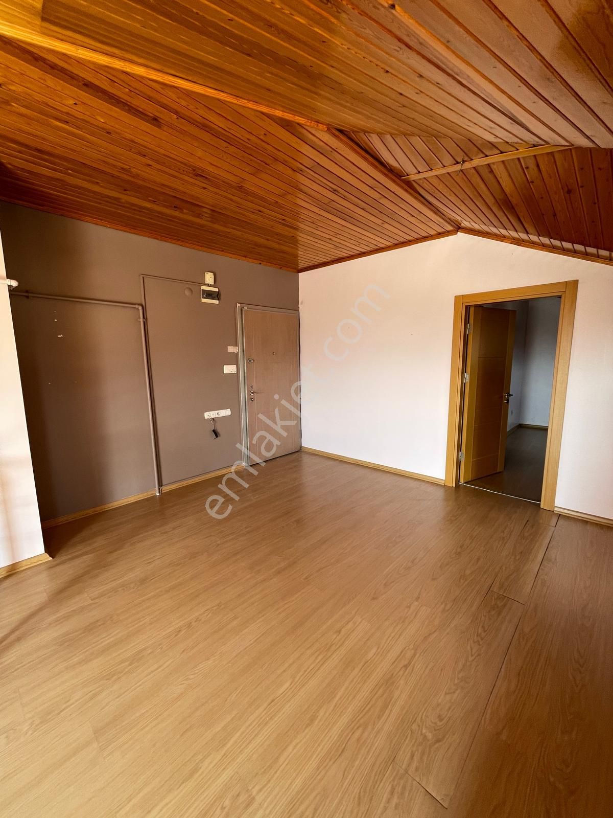 Emlak Dünyasından Küçükyalıda Atatürk Caddesinde Ön Köşe Cephe Etrafı Açık Lüx 3+2 Dublex - Görsel 14