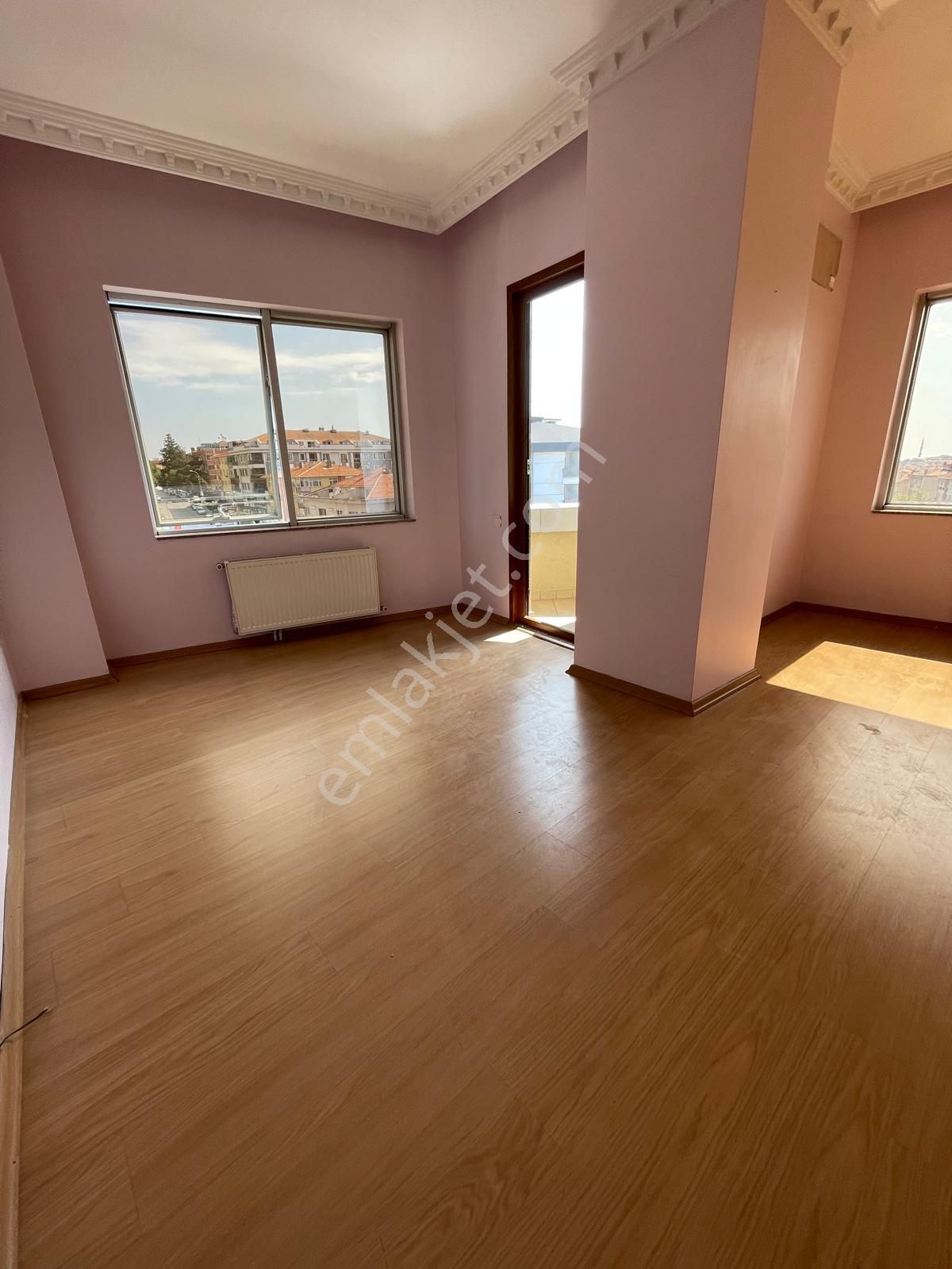 Emlak Dünyasından Küçükyalıda Atatürk Caddesinde Ön Köşe Cephe Etrafı Açık Lüx 3+2 Dublex - Görsel 18