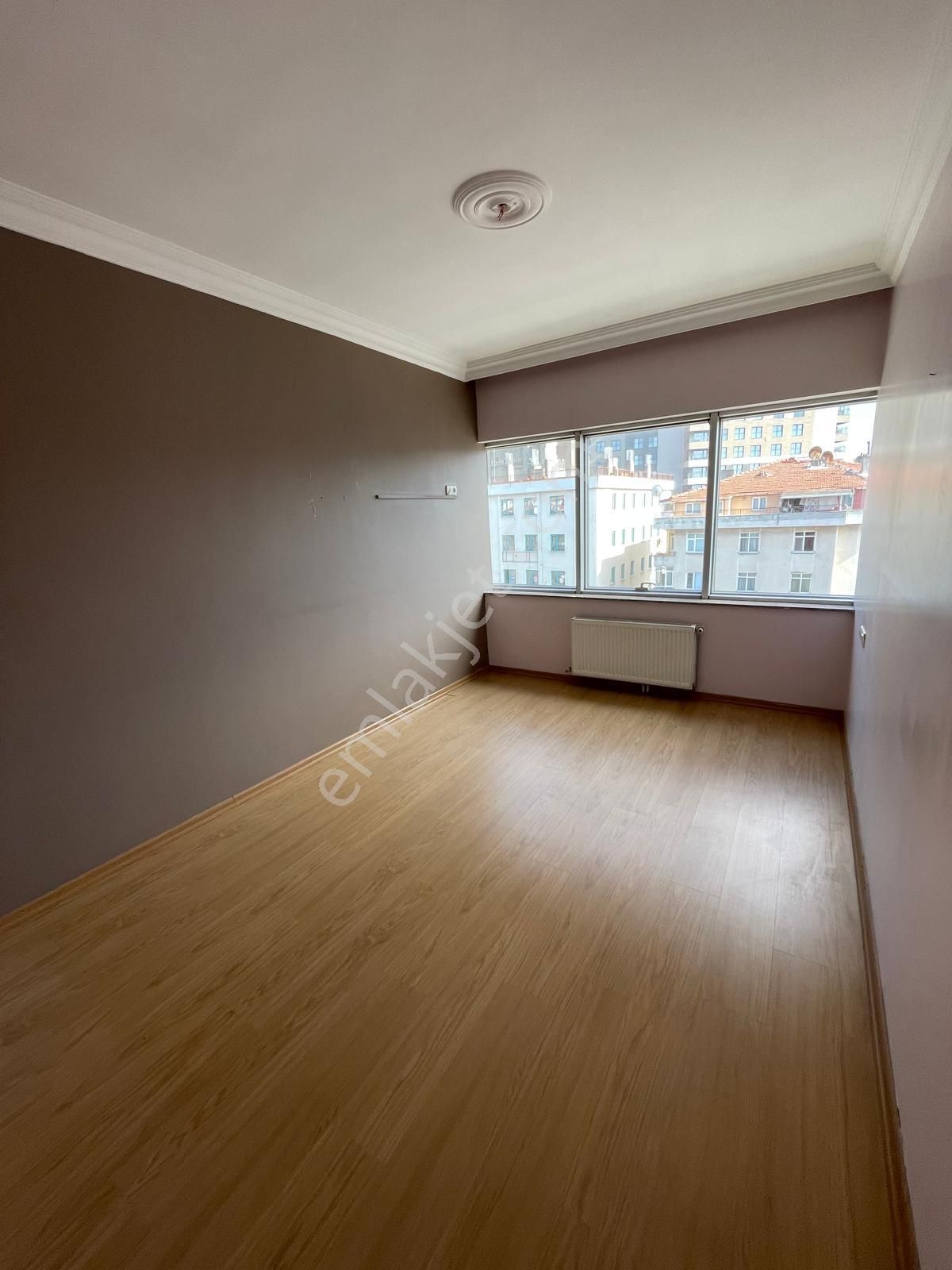 Emlak Dünyasından Küçükyalıda Atatürk Caddesinde Ön Köşe Cephe Etrafı Açık Lüx 3+2 Dublex - Görsel 24