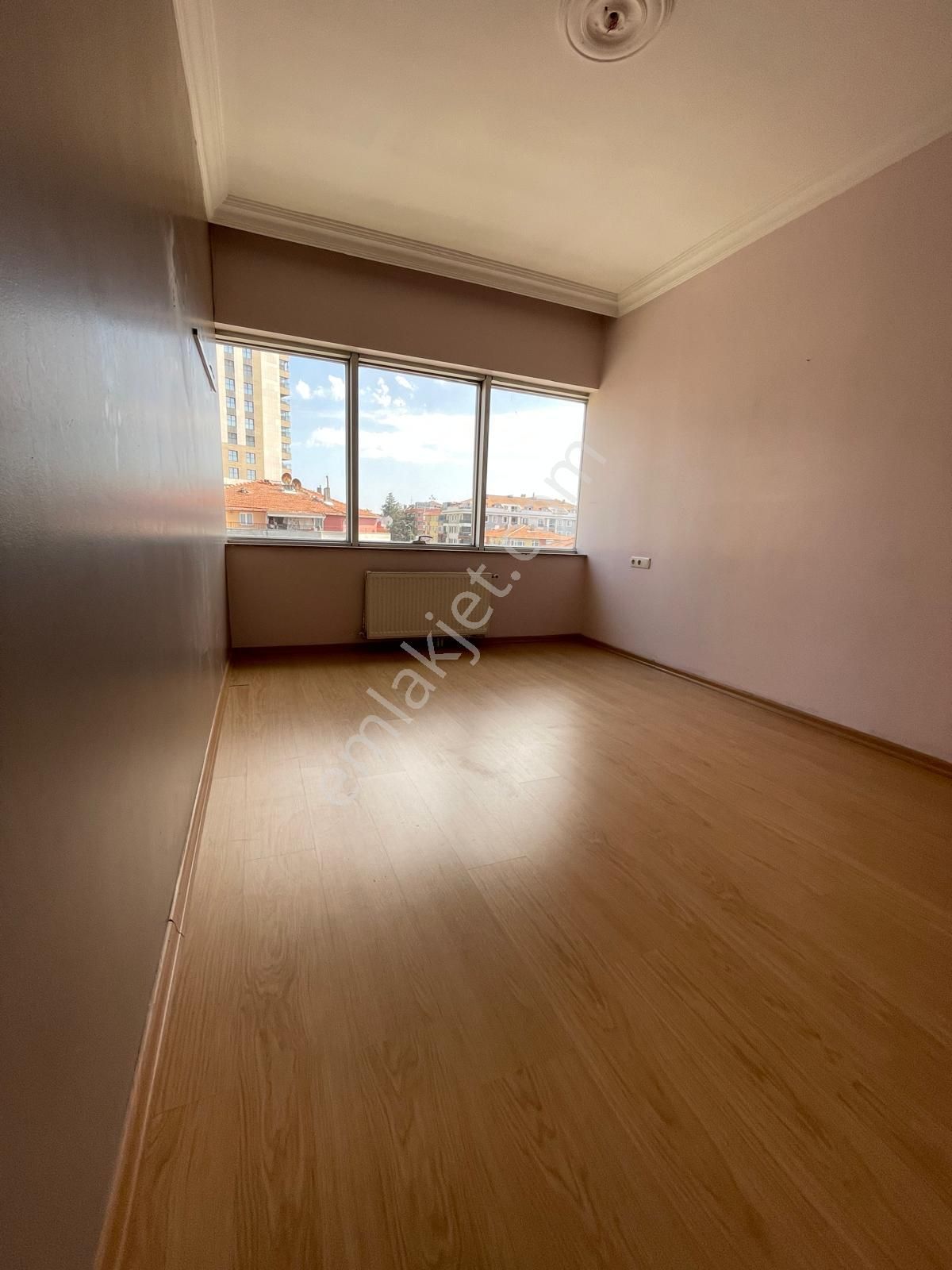 Emlak Dünyasından Küçükyalıda Atatürk Caddesinde Ön Köşe Cephe Etrafı Açık Lüx 3+2 Dublex - Görsel 29