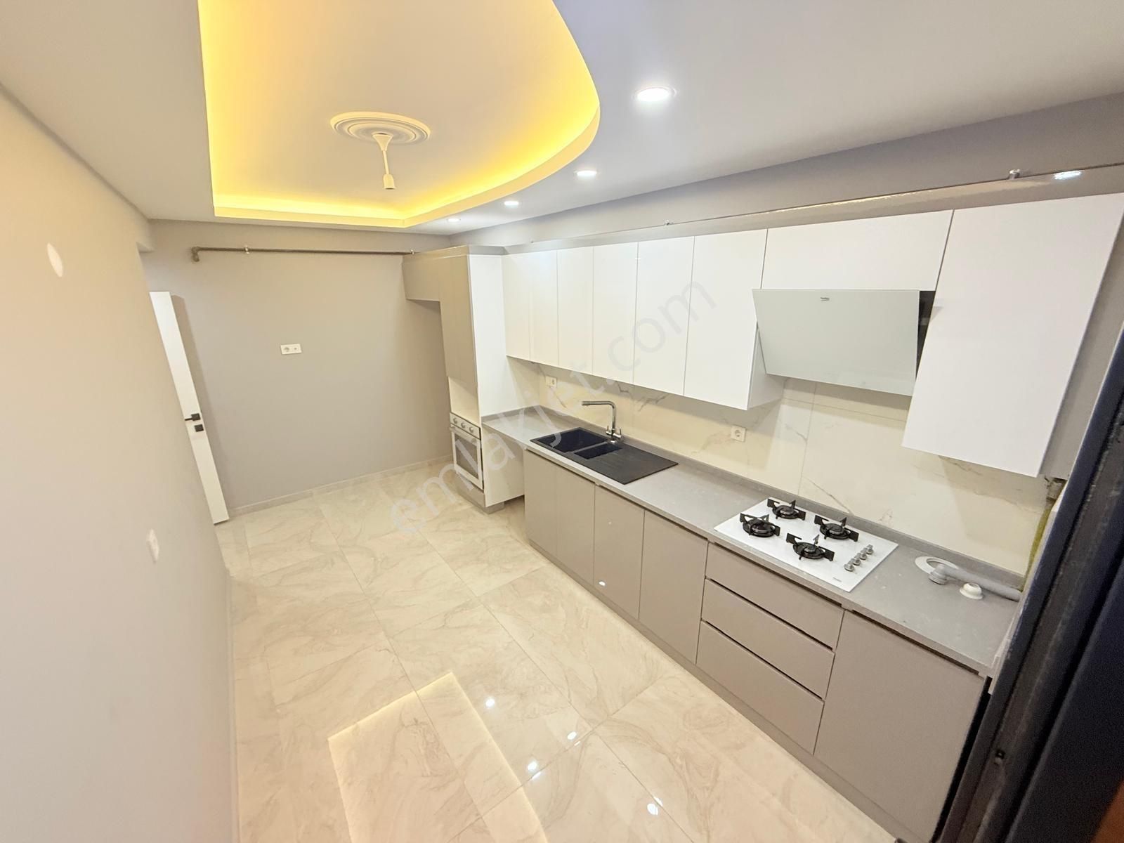 Pusula İnş.tan Esentepe Mah Cadde Uzerinde 130m2 3+1 2kat Daire