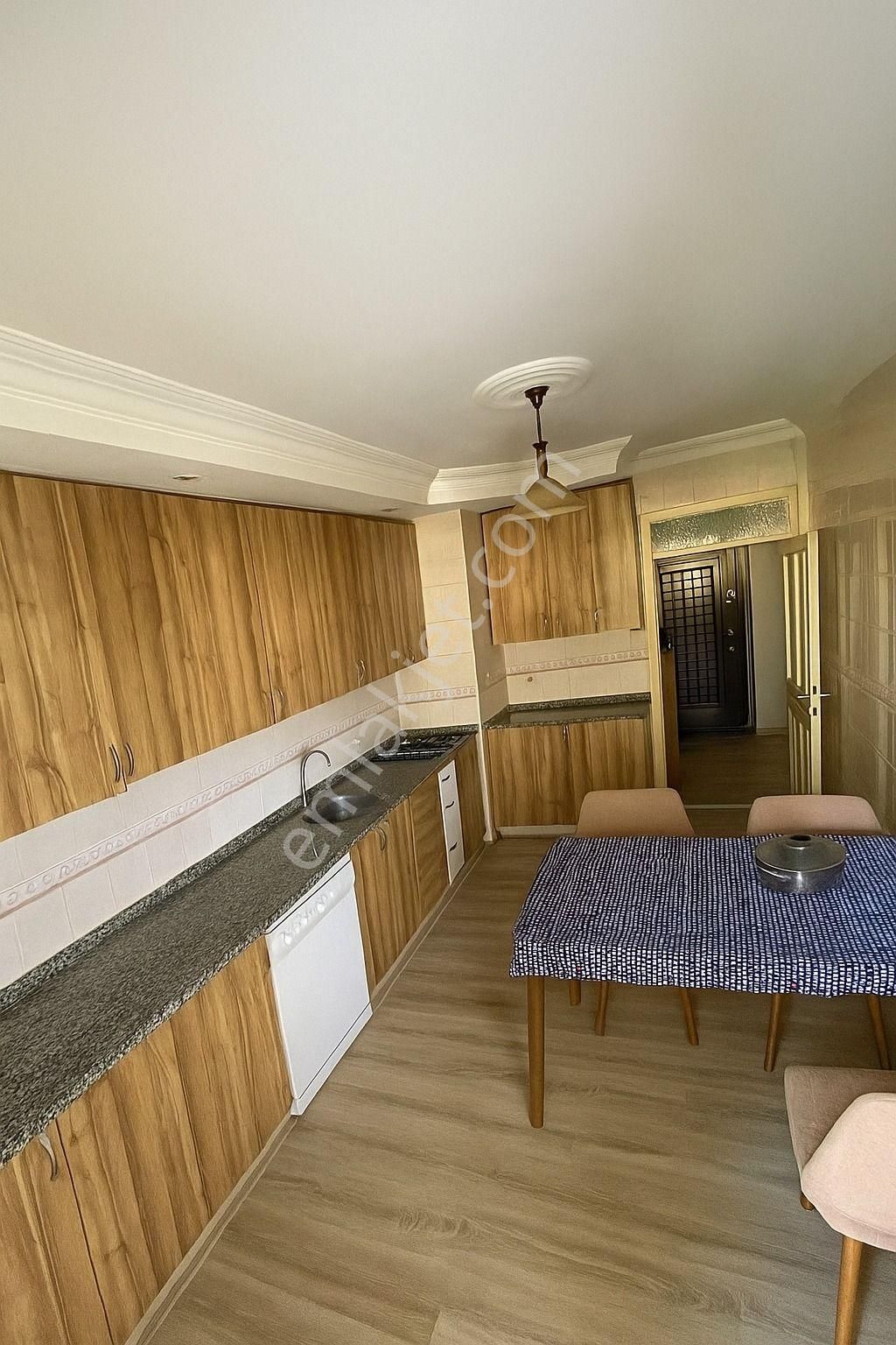 Kaan Emlaktan Kınıklı Bursa Caddesinde 3+1 Satılık Daire