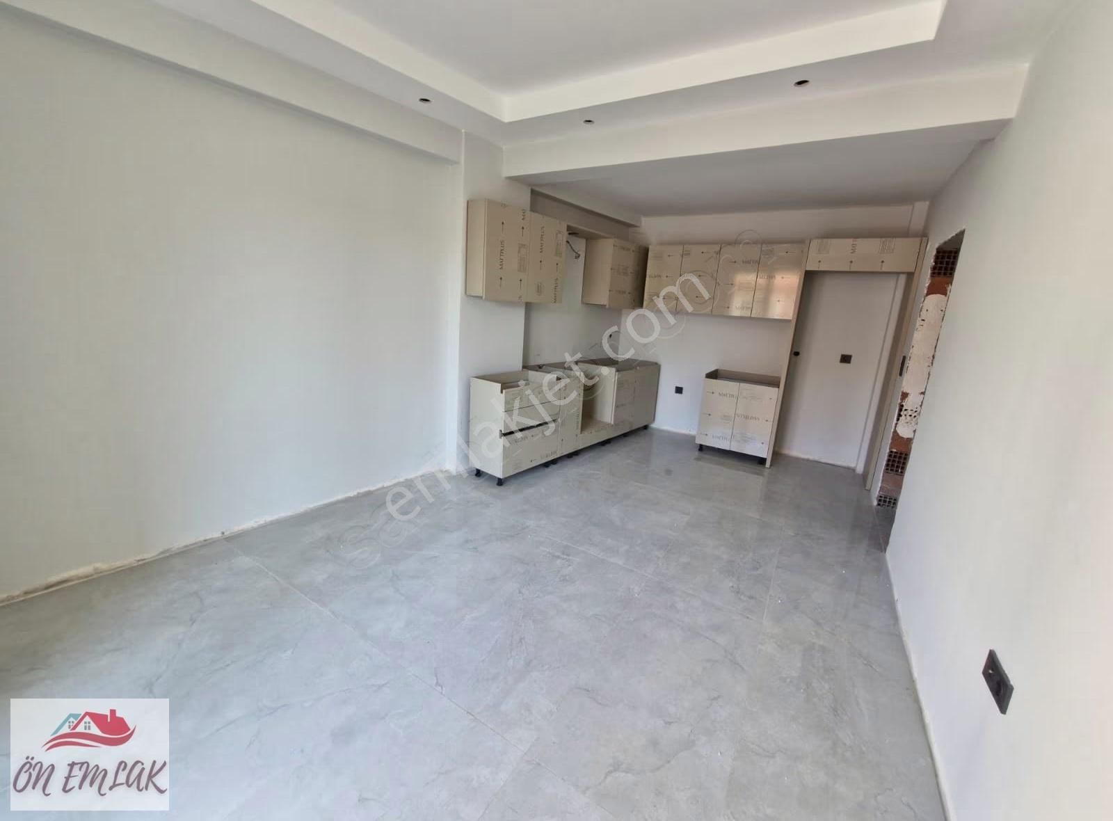 Ön Emlak'tan Burhaniye Merkez Köşe Konumda Sıfır 2+1 Daire!