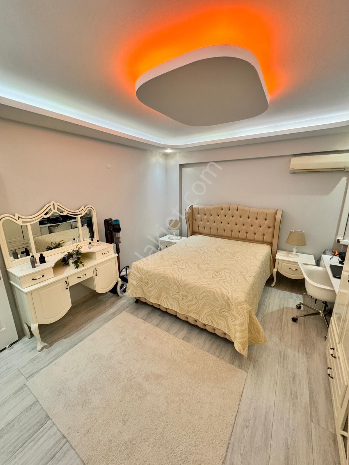 Bornova Merkezi Konum Modern Tasarımlı, Kapalı Mutfak Lüks Daire - Görsel 13